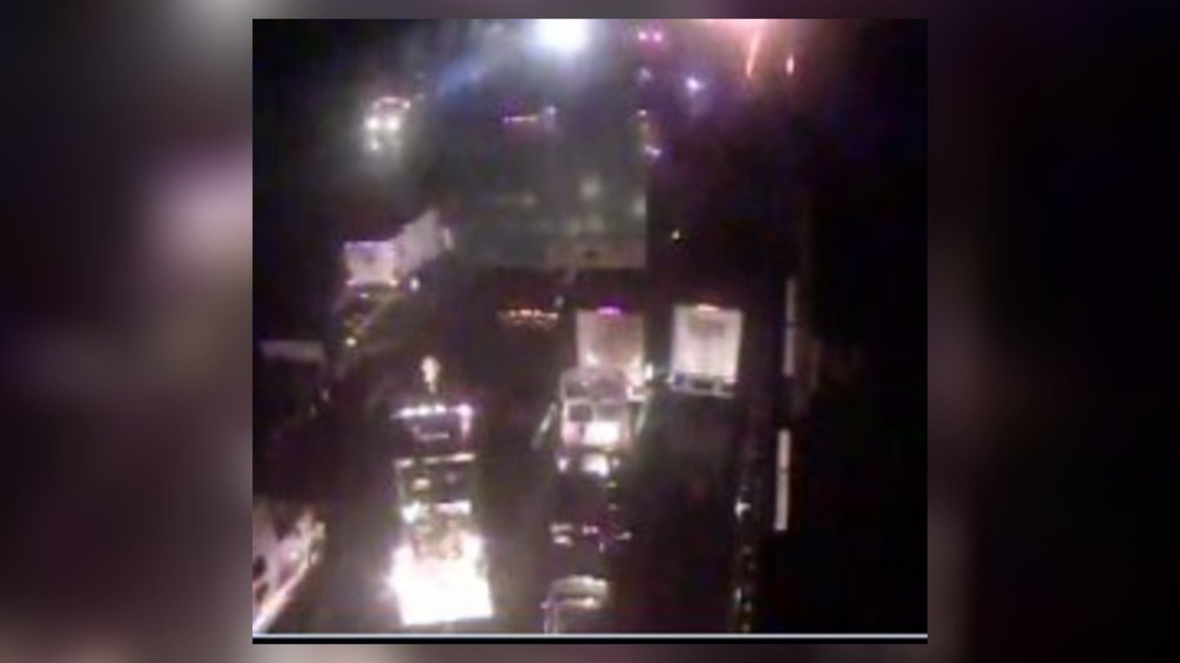 A crash involving two tractor-trailers temporarily shut down all of I-20 West just before Fulton Industrial Boulevard early Monday.