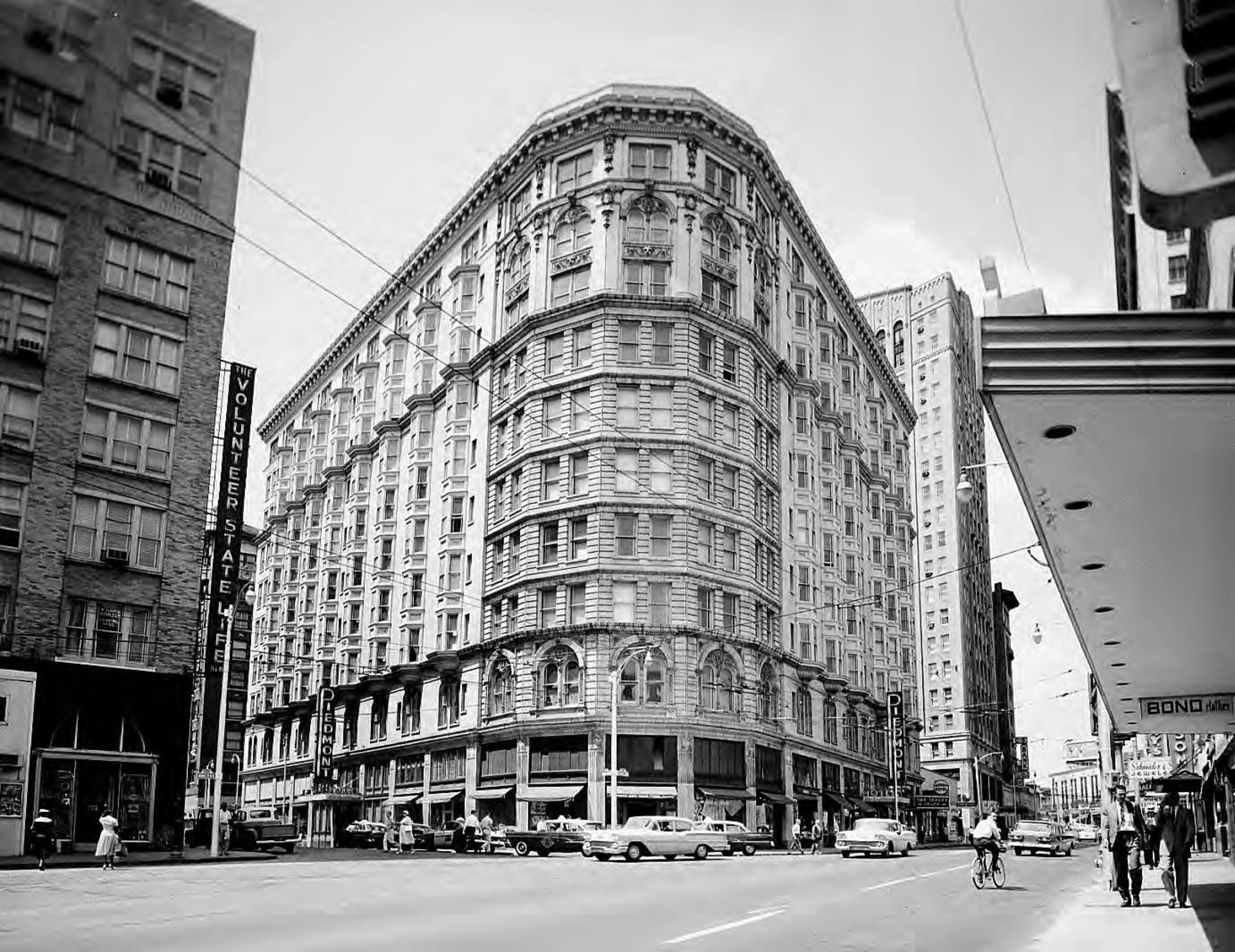 The Piedmont Hotel, which was surrounded by Peachtree, Luckie, Forsyth and Broad streets. Much of the footprint of this hotel is now occupied by the Equitable Building. It was demolished four years after this 1959 photo. N07-034_a, Tracy O'Neal Photographic Collection, 1923-1975, Photographic Collection. Special Collections and Archives, Georgia State University Library.