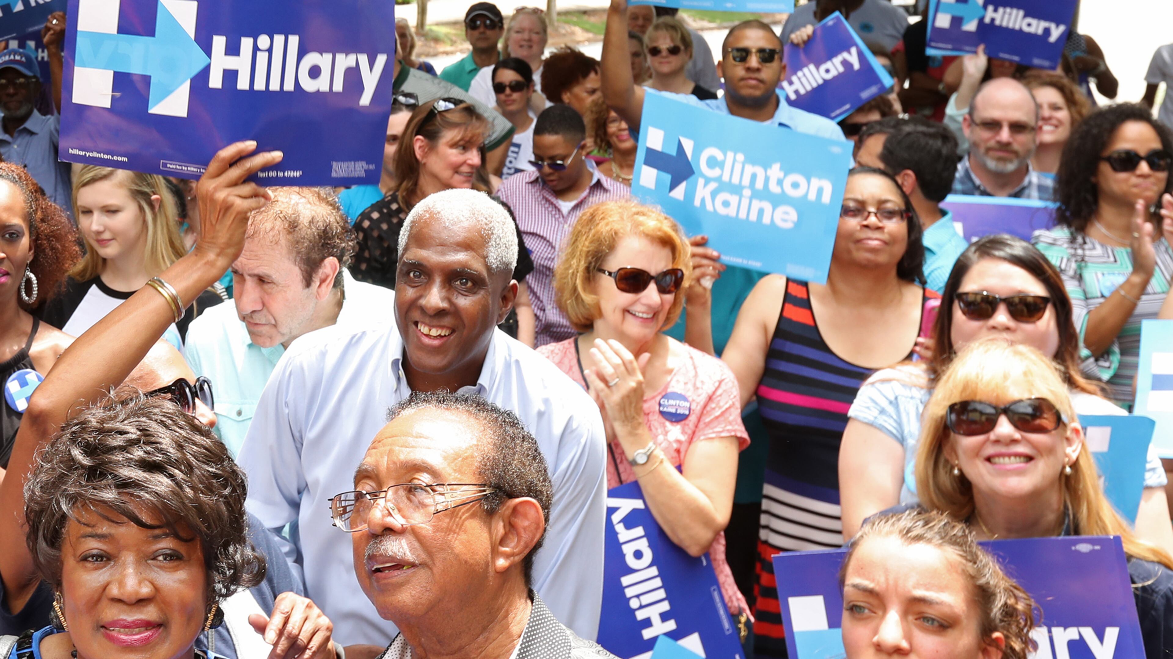 082116 ATLANTA: A crowd gathers outside the building to listen to ”Scandal" actor Tony Goldwyn speak as he helps open Democratic presidential nominee Hillary Clinton's Georgia campaign headquarters on Sunday, August 21, 2016, in Atlanta. On the hit TV show Goldwyn plays President Fitzgerald Grant, a Republican! Curtis Compton /ccompton@ajc.com