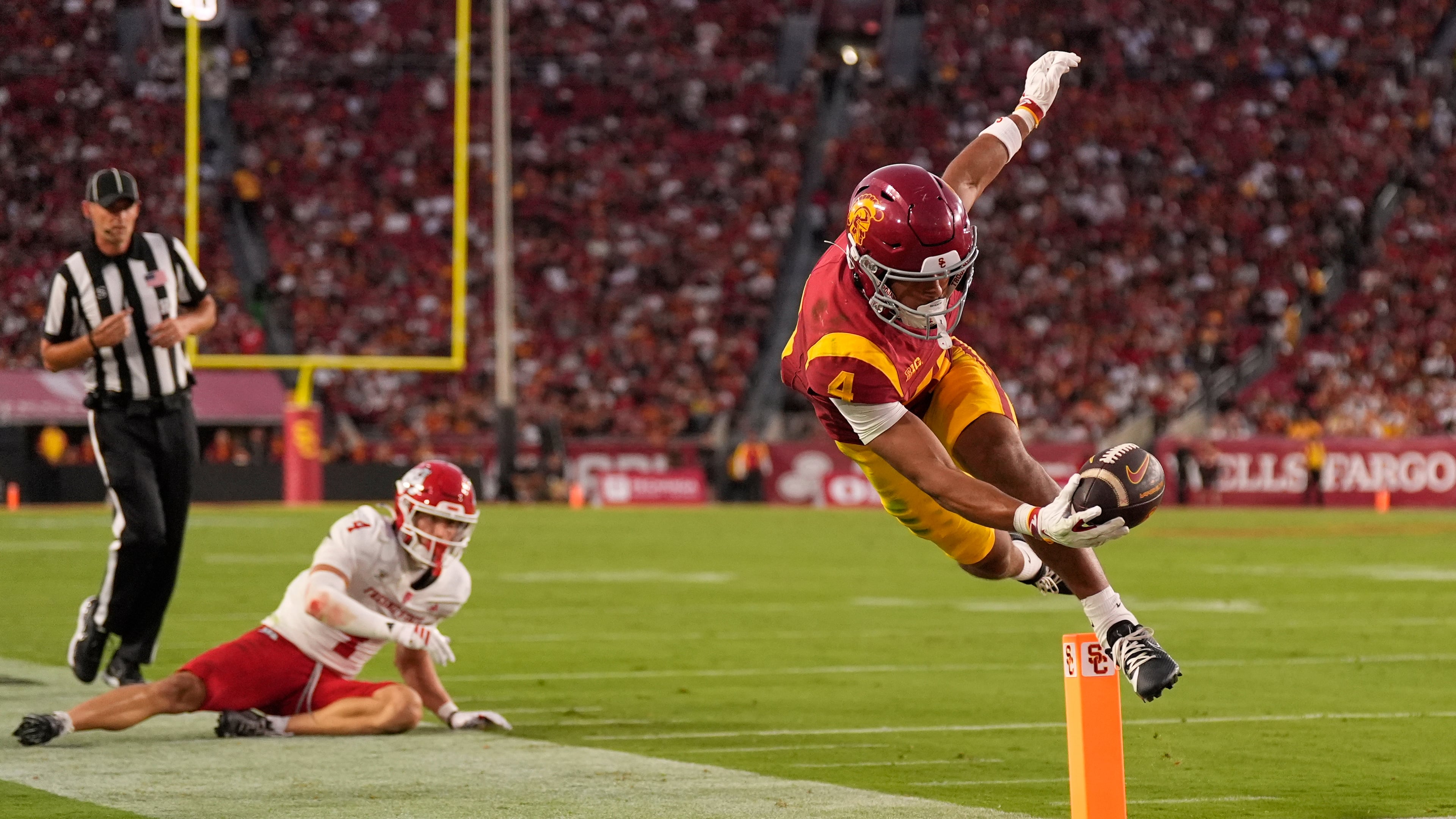 Southern California wide receiver Trent Mosley, right, scores a touchdown as Fresno State defensive back Ethan Tierney watches during the first half of an NCAA college football game, Friday, Sept. 4, 2026, in Los Angeles. (AP Photo/Mark J. Terrill)