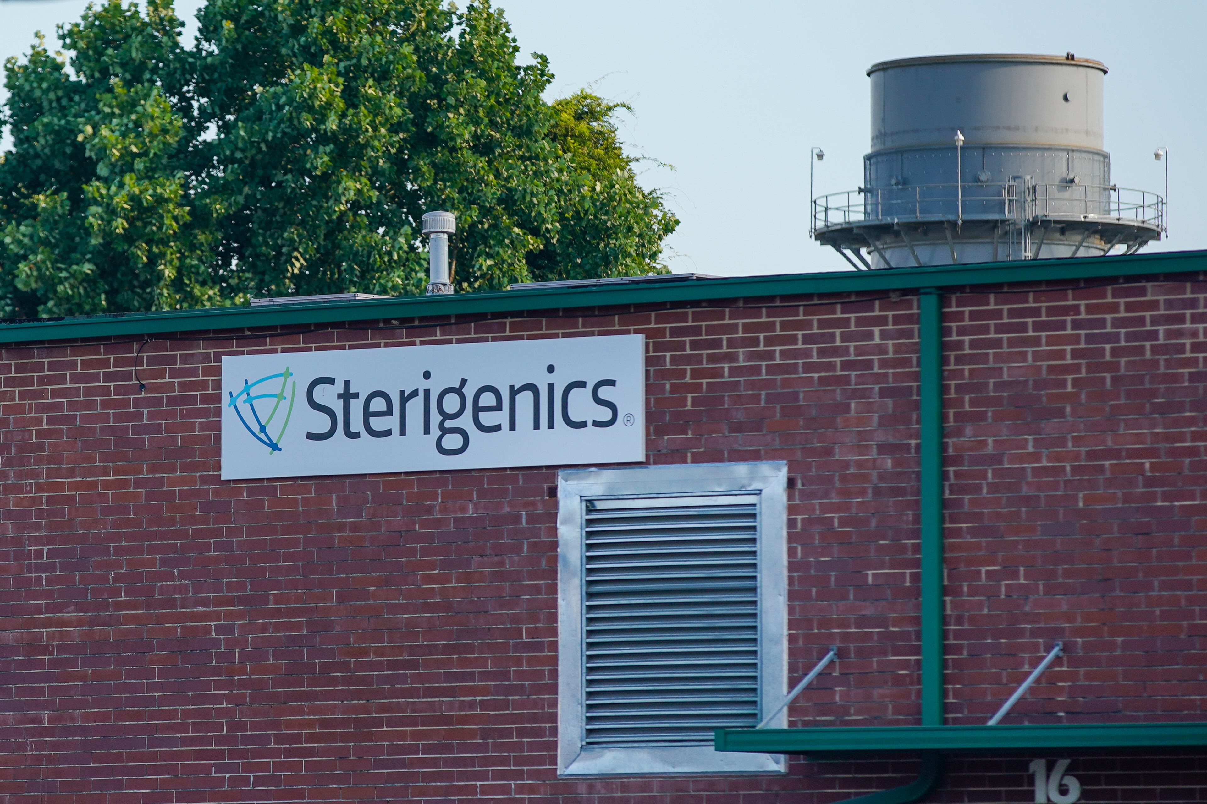 The outside of the Sterigenics building near Smyrna. ELIJAH NOUVELAGE/SPECIAL TO THE AJC