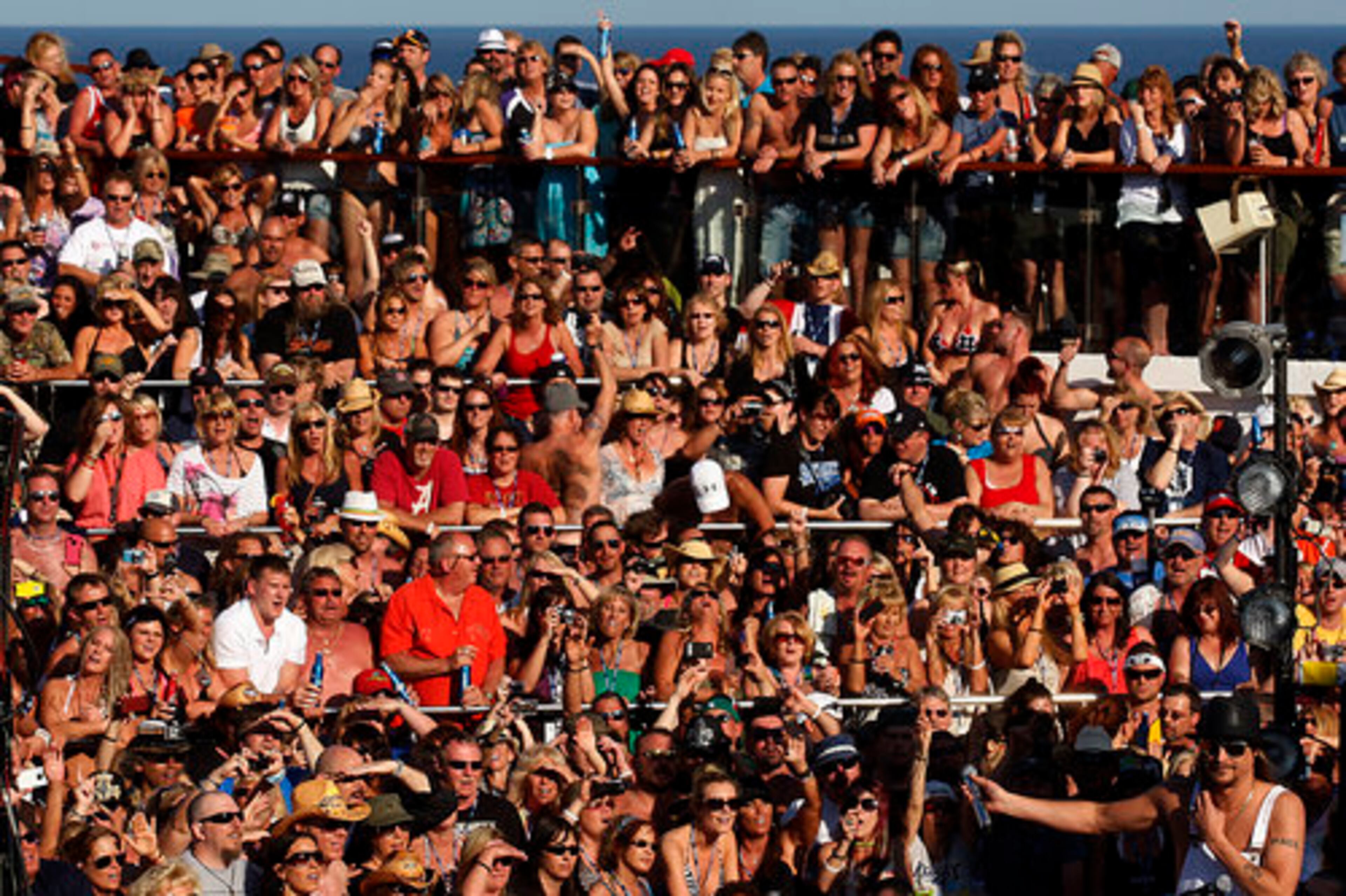 Along with playing entertainer, Kid Rock posed for 1,400 photos with fans -- part of the cruise package.