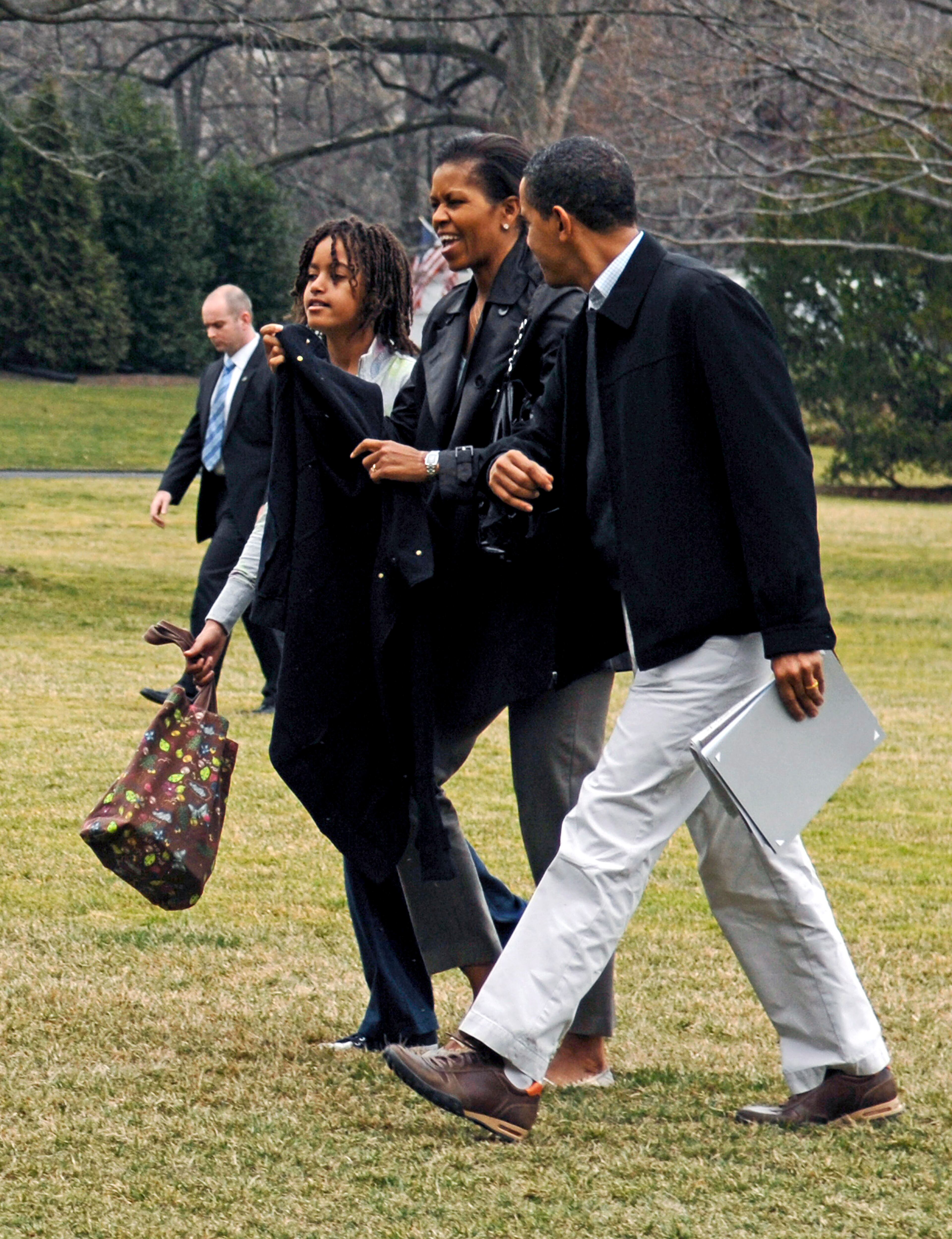 U.S. President Barack Obama, first lady Michelle Obama, ten-year-old Malia Obama and seven-year-old Sasha Obama (not pictured) return from Camp David aboard Marine One on the South Lawn of the White House March 8, 2009 in Washington, DC. It was the family's second trip to the Maryland retreat. (Photo by Chris Usher-Pool/Getty Images)