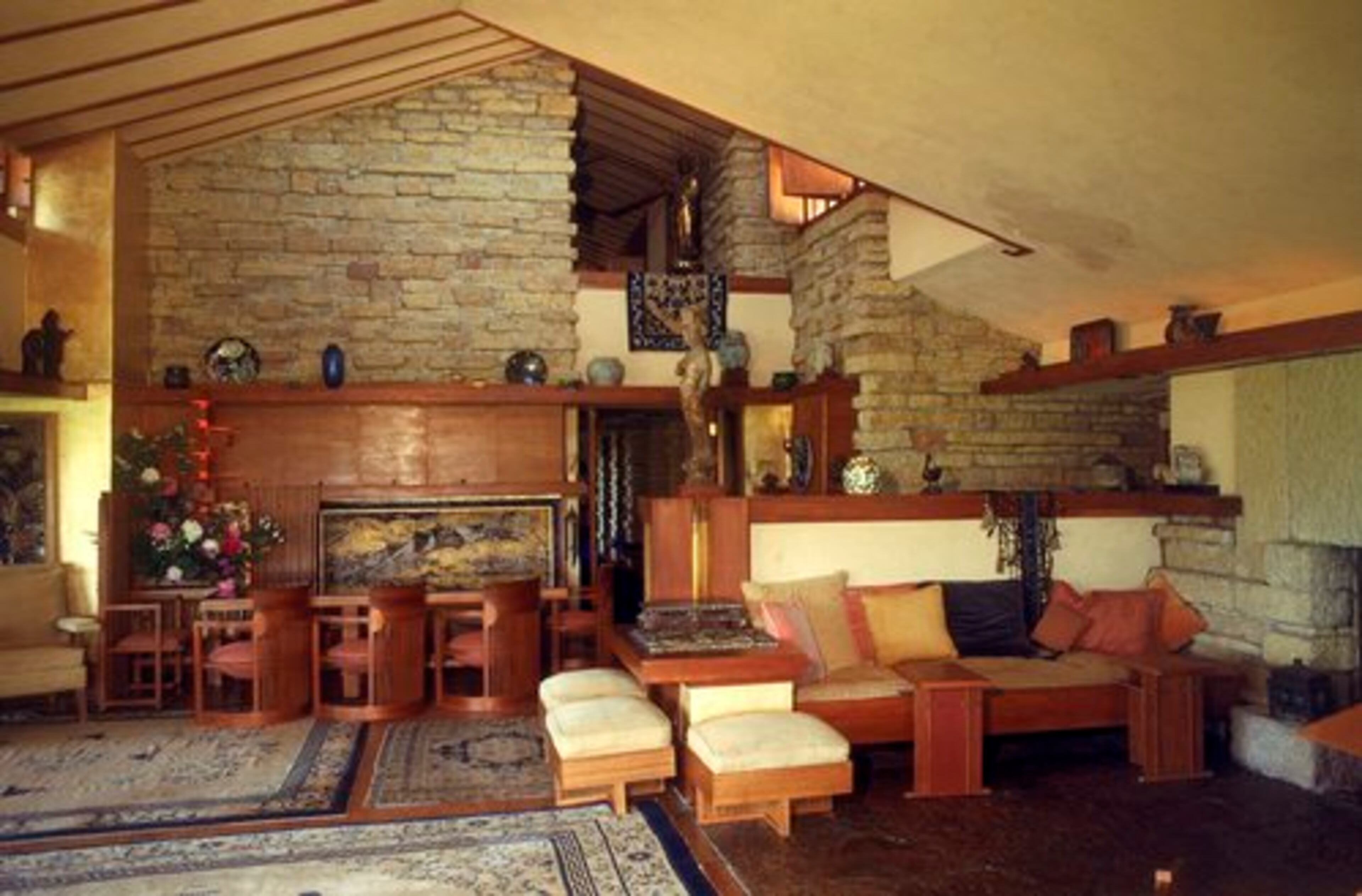 Wright used glass to great effect in Taliesin's living room, where tall windows provide natural light, which is defused by the overhanging roof so that the house remains cool.