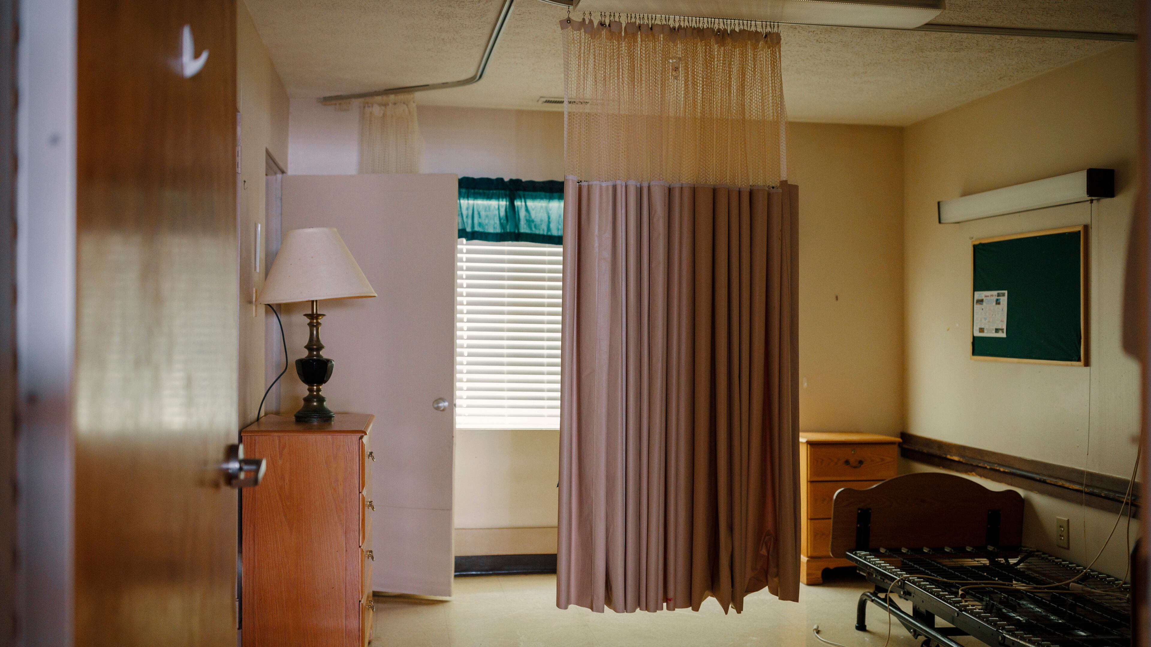 A room at a now-closed Georgia nursing home. (Melissa Golden/Redux, special to ProPublica)