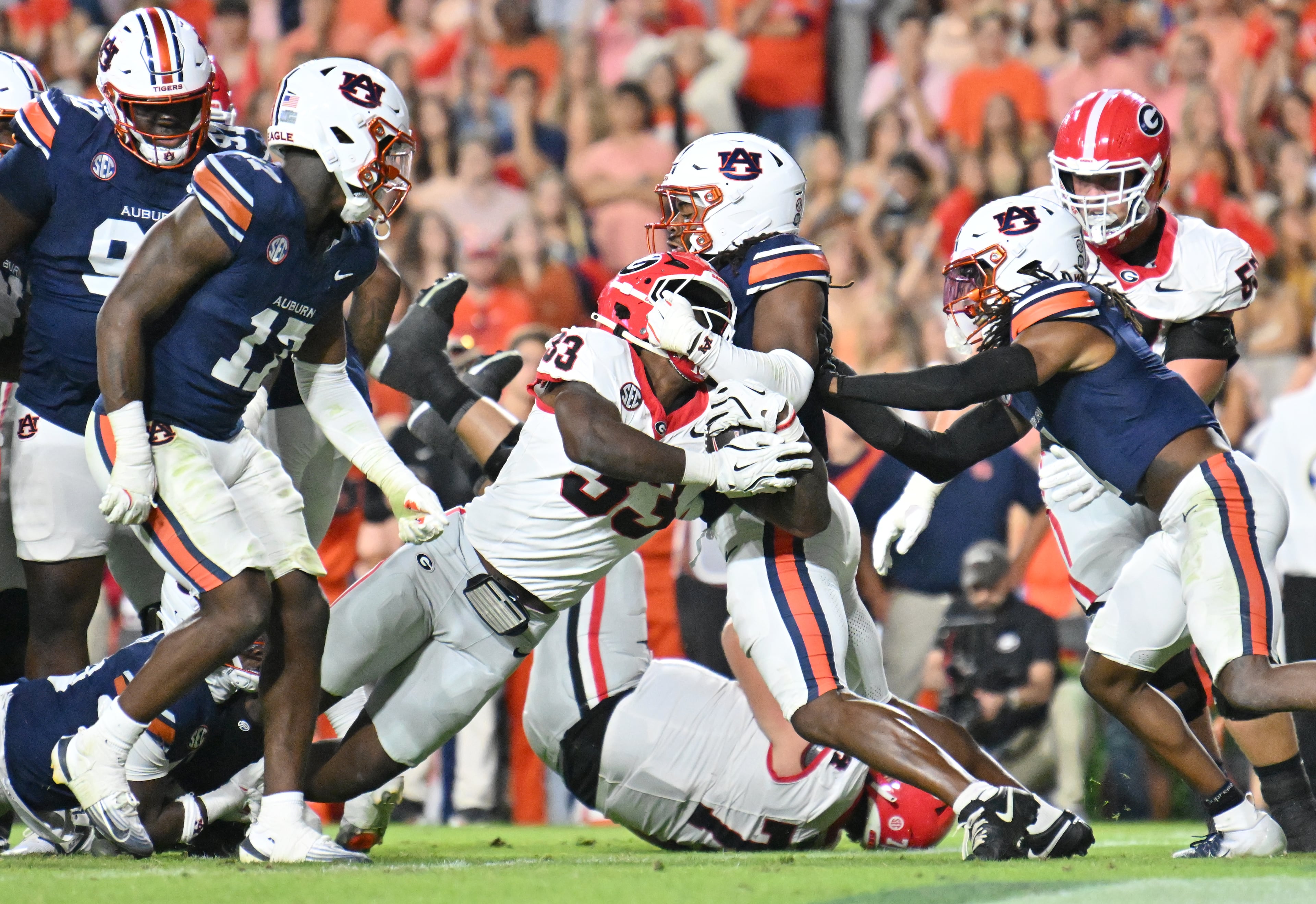 Georgia running back Chauncey Bowens (33) scores a touchdown during the second half in a NCAA college football game at Jordan-Hare Stadium, Saturday, October 11, 2025, in Auburn, Ala. Georgia won 20-10 overAuburn. (Hyosub Shin / AJC)