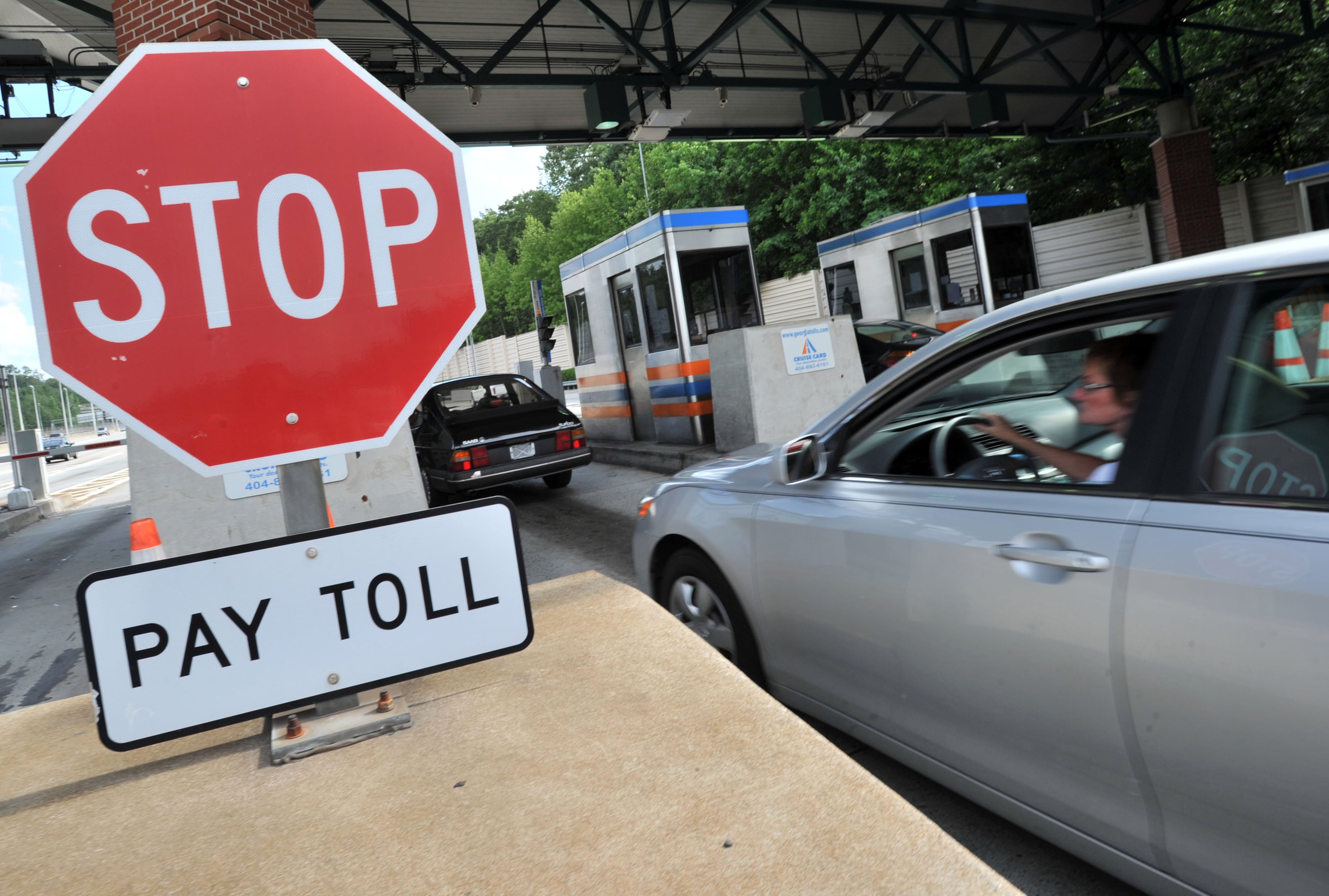 Starting tonight, drivers on Ga. 400 can ignore the toll booth. The state has granted a one-week respite on tolls -- beginning at 8 p.m. -- to allow construction workers to make changes to the Cruise Card system over the weekend. Friday, June 24, 2011 Hyosub Shin, hshin@ajc.com