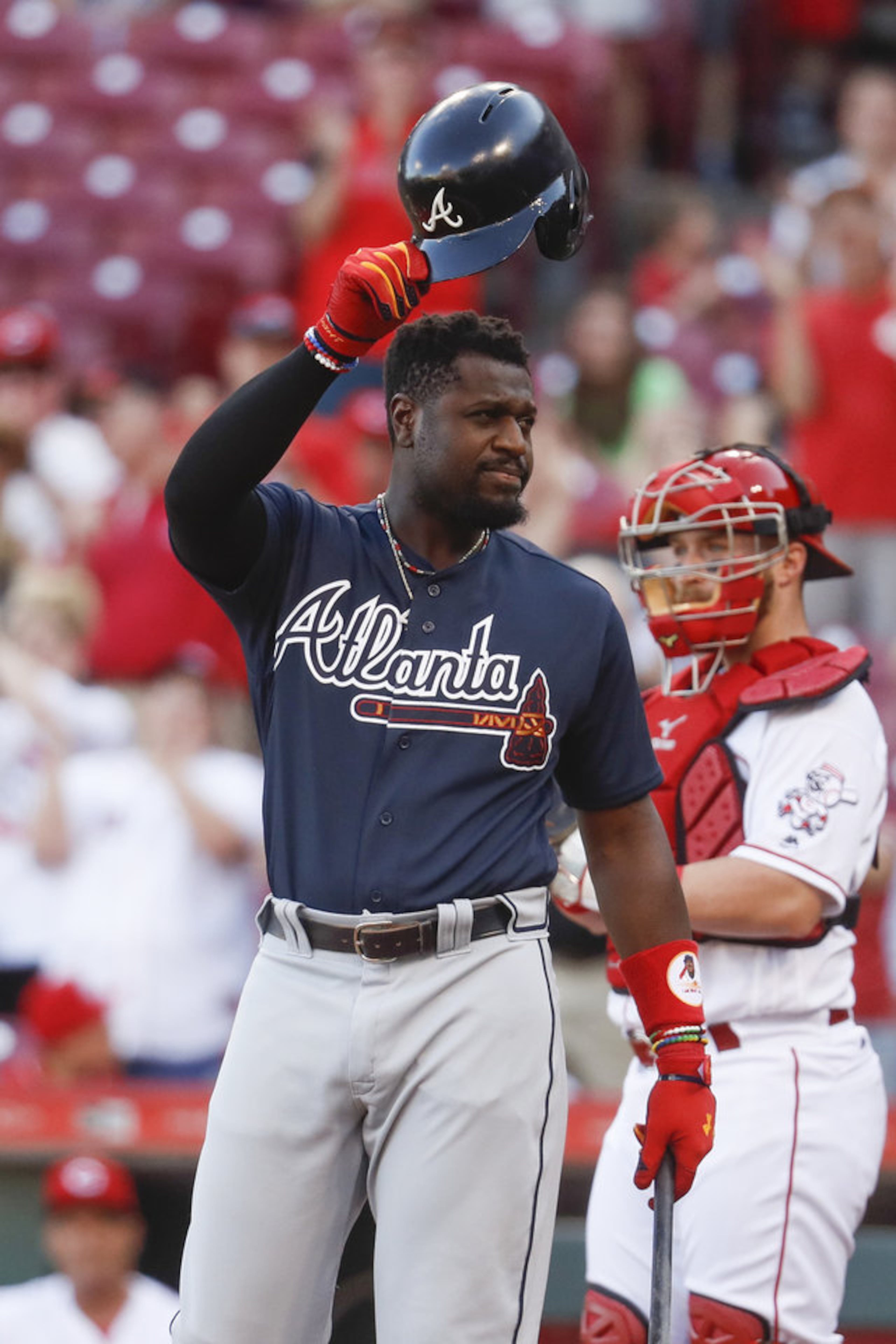 Brandon Phillips received a warm welcome from the Cincinnati crowd when the Braves played the Reds this season in Cincy, where he spent the bulk of his career. (AP photo)