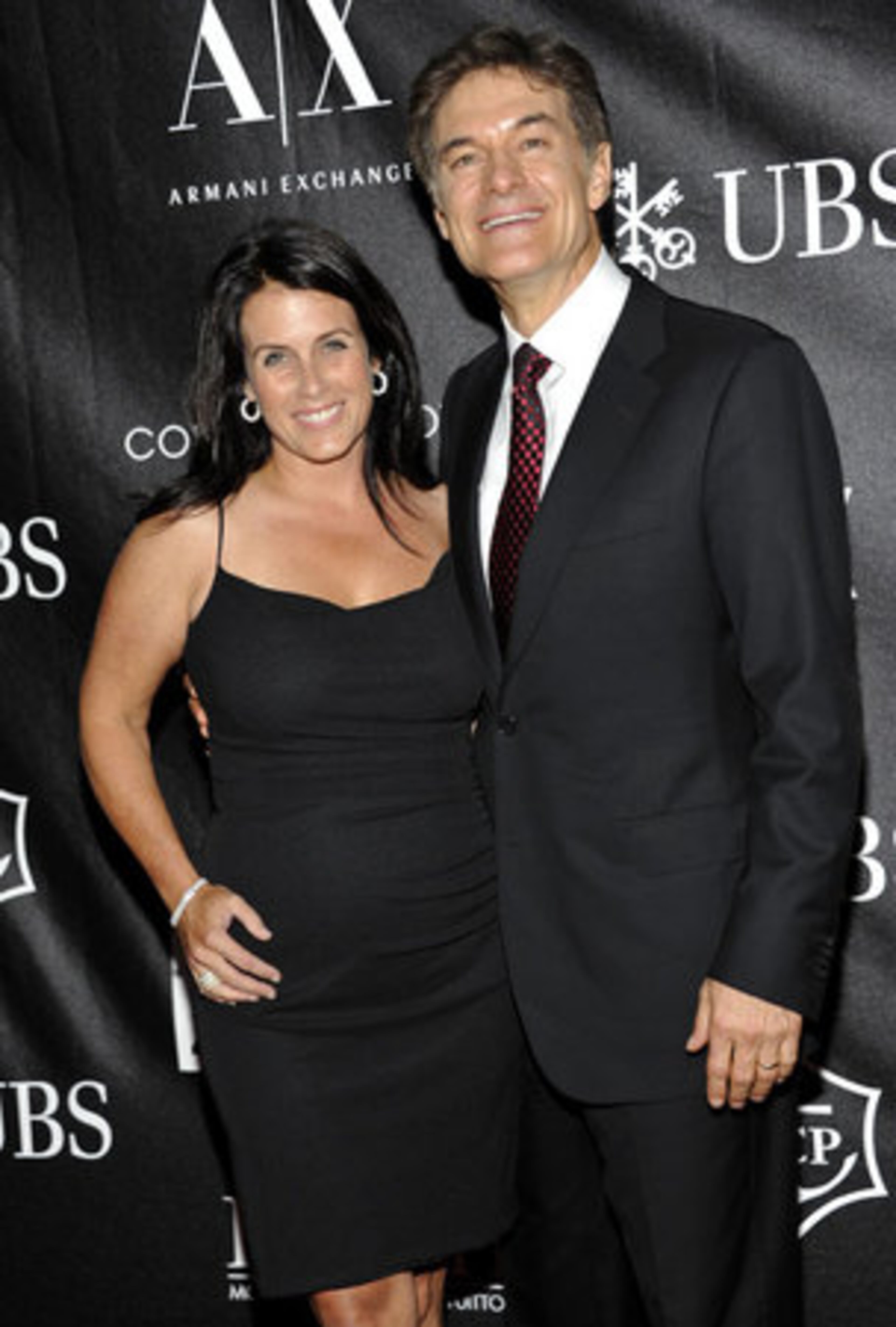 Honoree Dr. Mehmet Oz, and Lisa Oz attend the awards ceremony.