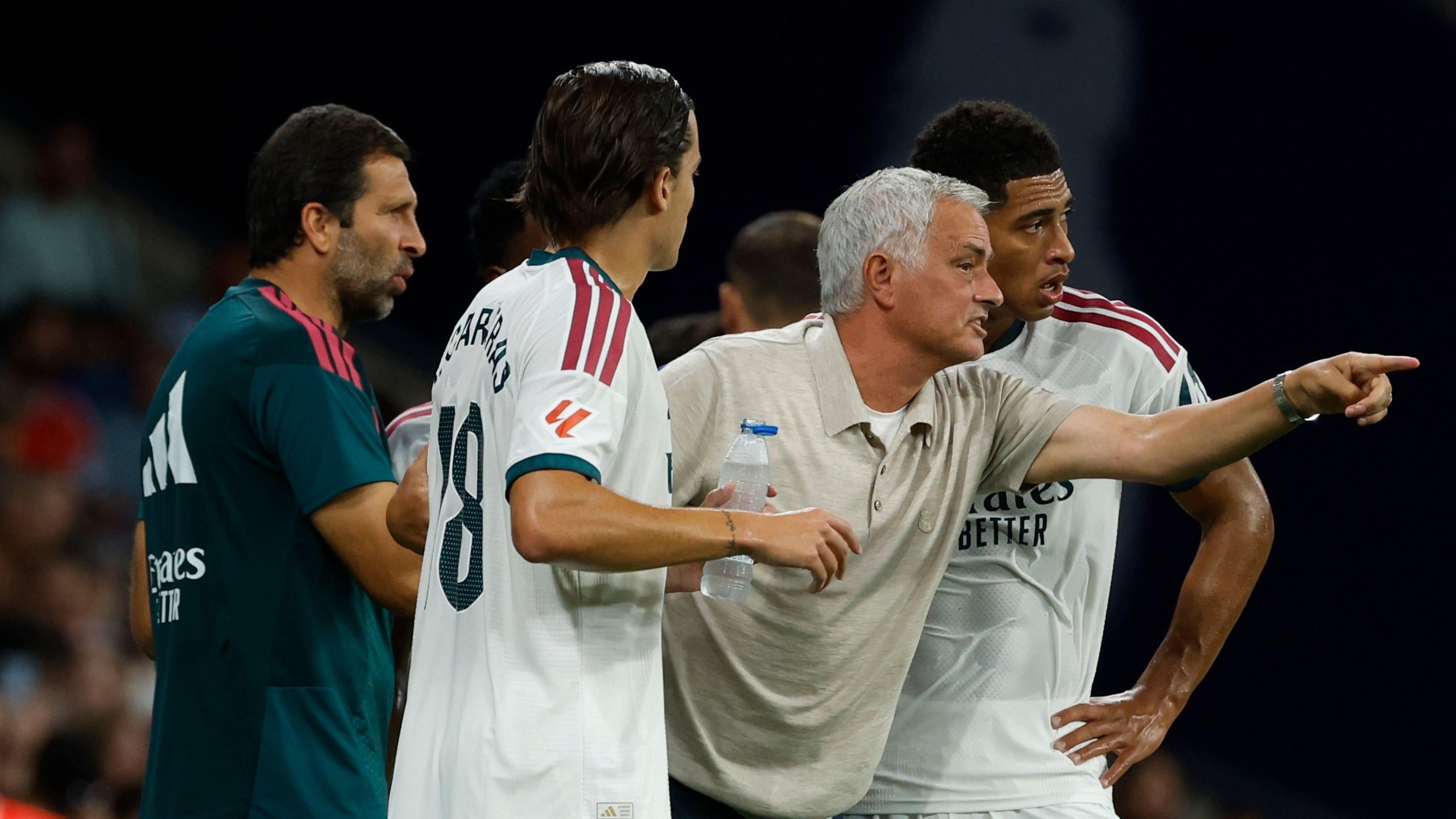 Real Madrid's head coach Jose Mourinho talks with his player Real Madrid's Jude Bellingham during a Spanish La Liga soccer match between Espanyol and Real Madrid in Barcelona, Spain, Saturday, Aug. 22, 2026. (AP Photo/Joan Monfort)