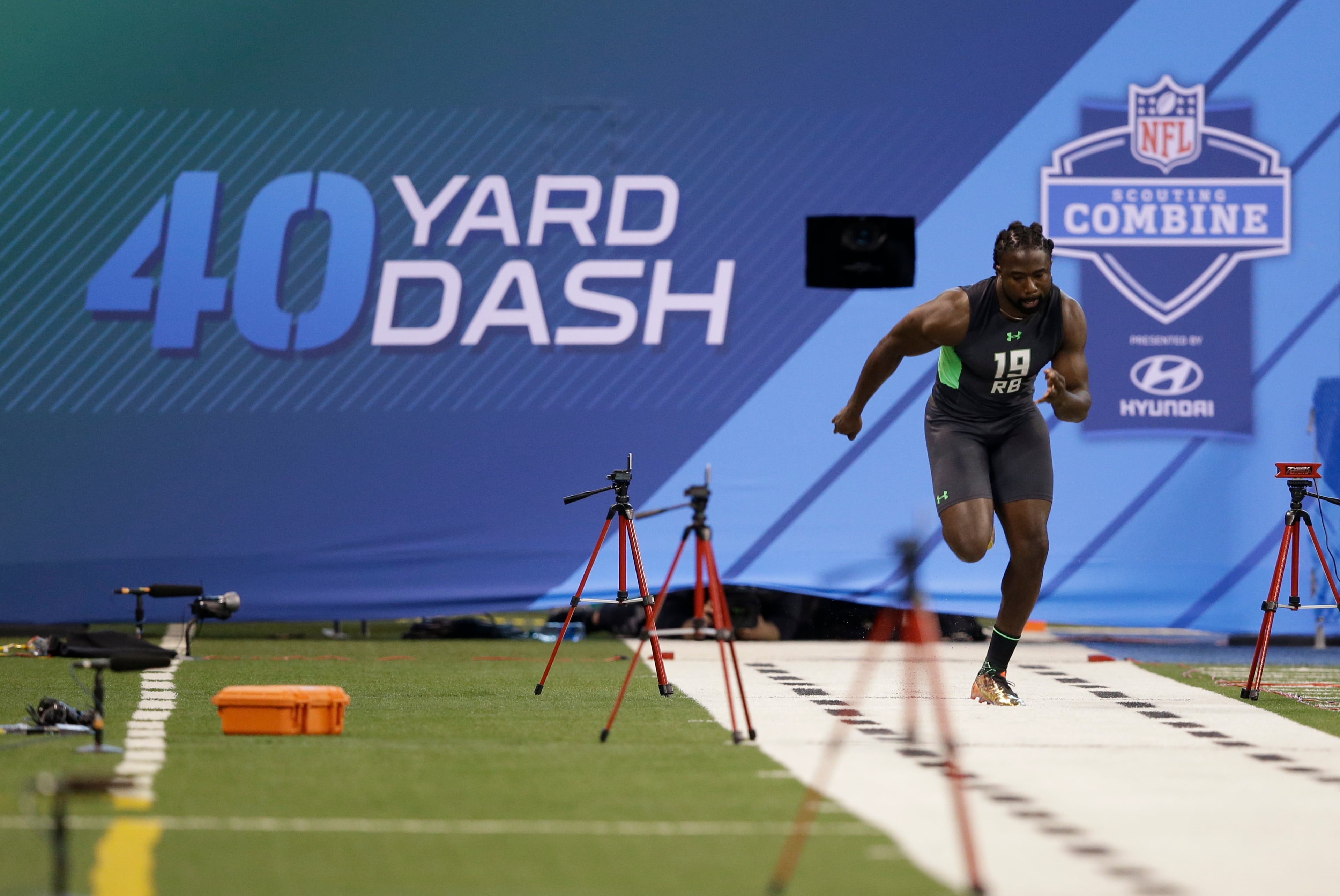 Georgia running back Keith Marshall runs a drill at the NFL football scouting combine in Friday, Feb. 26, 2016, in Indianapolis. (AP Photo/Darron Cummings)