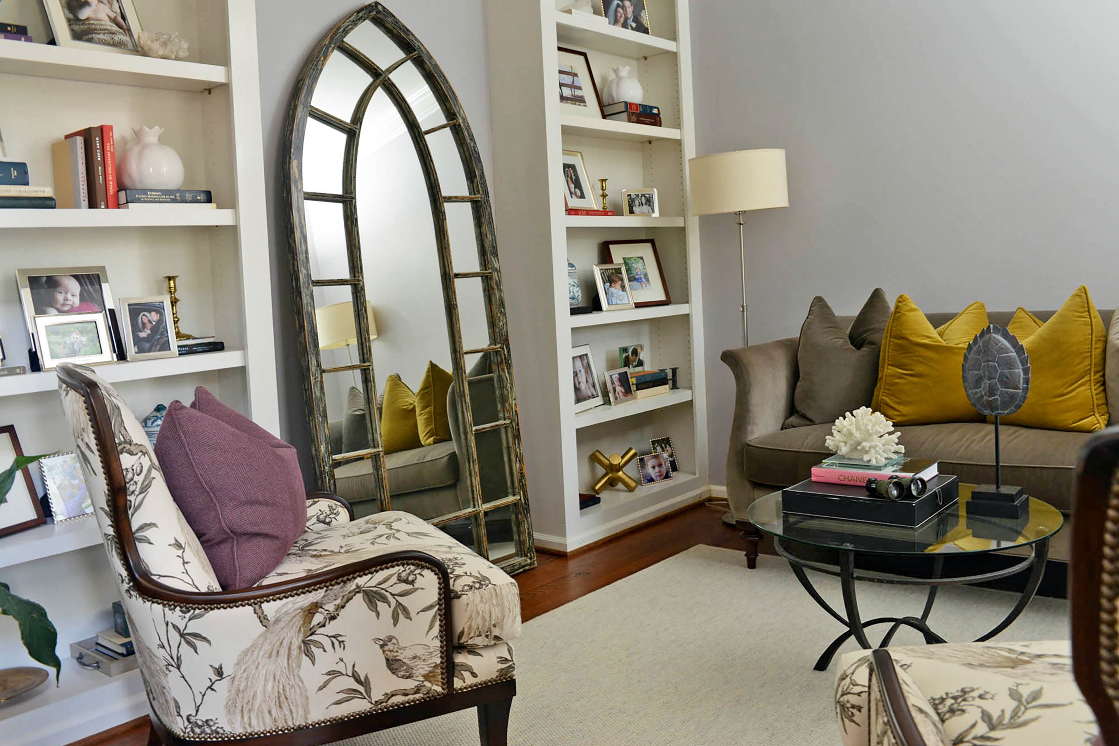 The homeââ¬â¢s fresh traditional style, as described by interior designers GordonDunning, is seen in the formal living room of the east Cobb County home. A settee from Hickory Chair and a pair of arm chairs from Drexel Heritage surround a round glass and metal coffee table from Arteriors. Text by Shannon Dominy/Fast Copy News Service.
(Christopher Oquendo/www.ophotography.com)