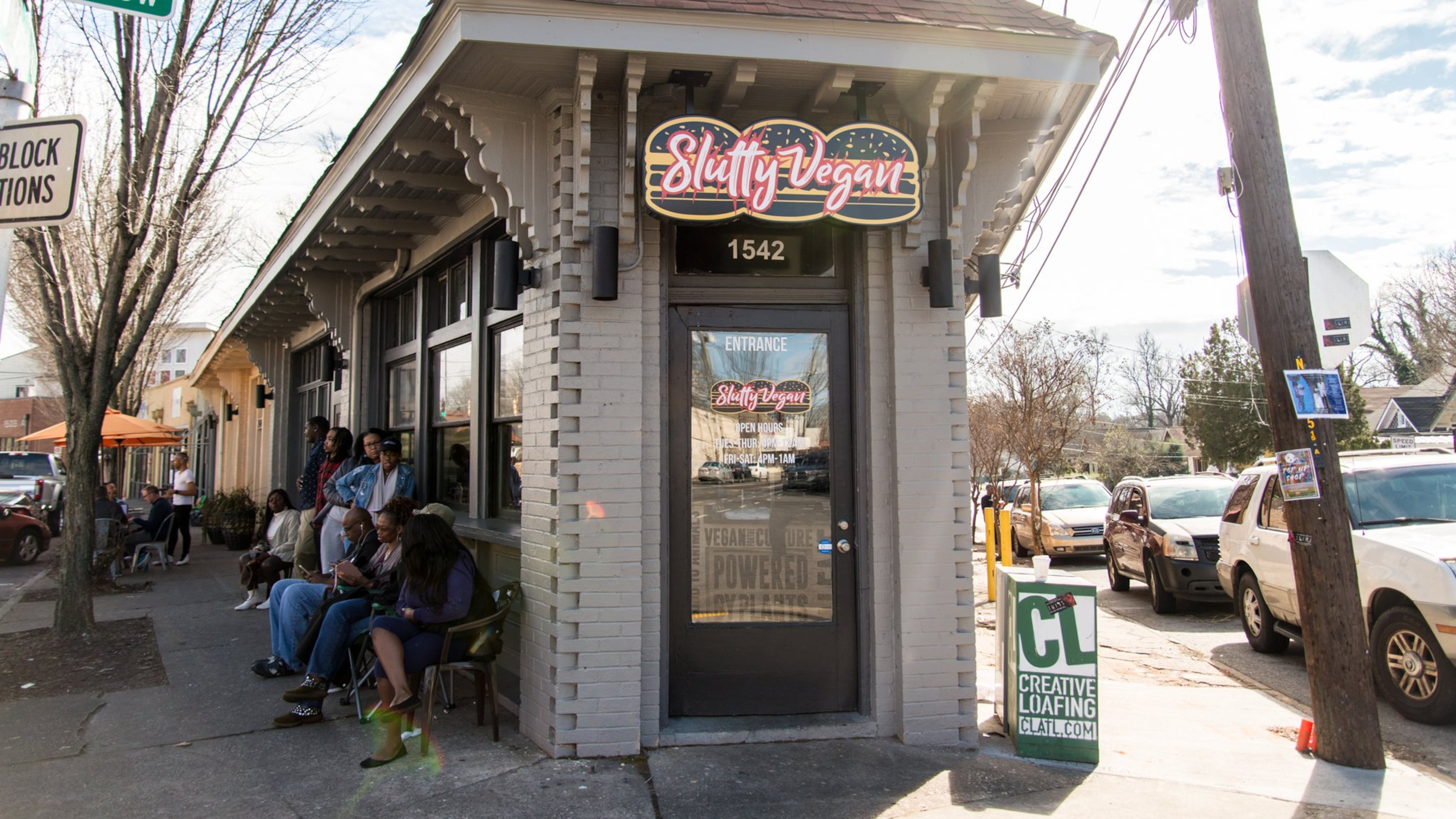 A crowd gathers outside Slutty Vegan in Westview. Photo credit- Mia Yakel.