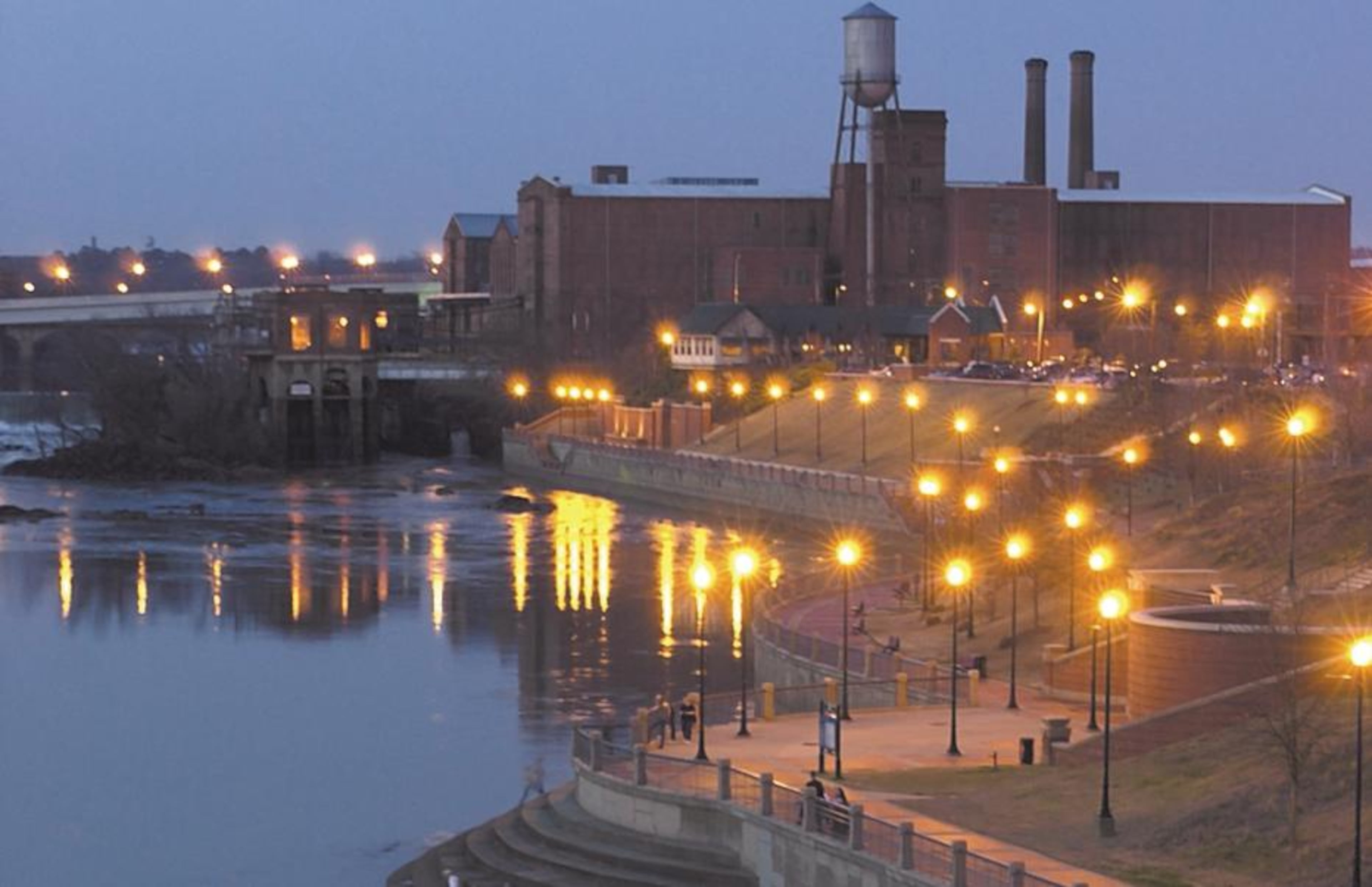 The 2.5-mile long RiverWalk in Columbus links major attractions such as the National Civil War Museum at Port Columbus and the Coca-Cola Space Science Center in downtown Columbus.