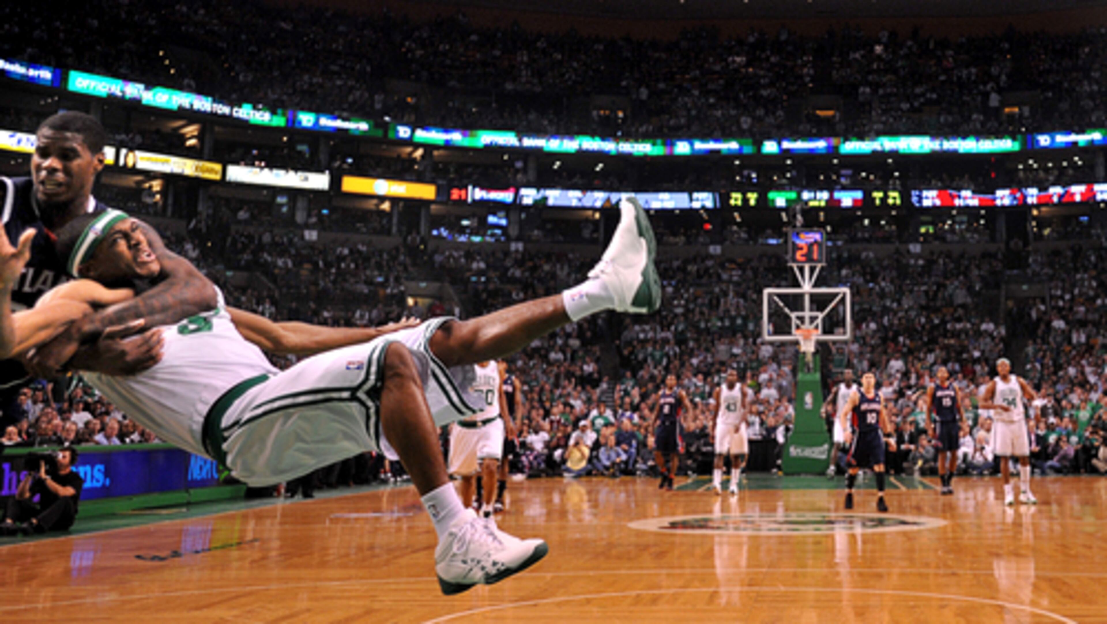 Williams said later about what transpired: "I'm not a dirty player. I was trying to catch him with my left arm and hold him up but when he jumped, he jumped right into my arm."