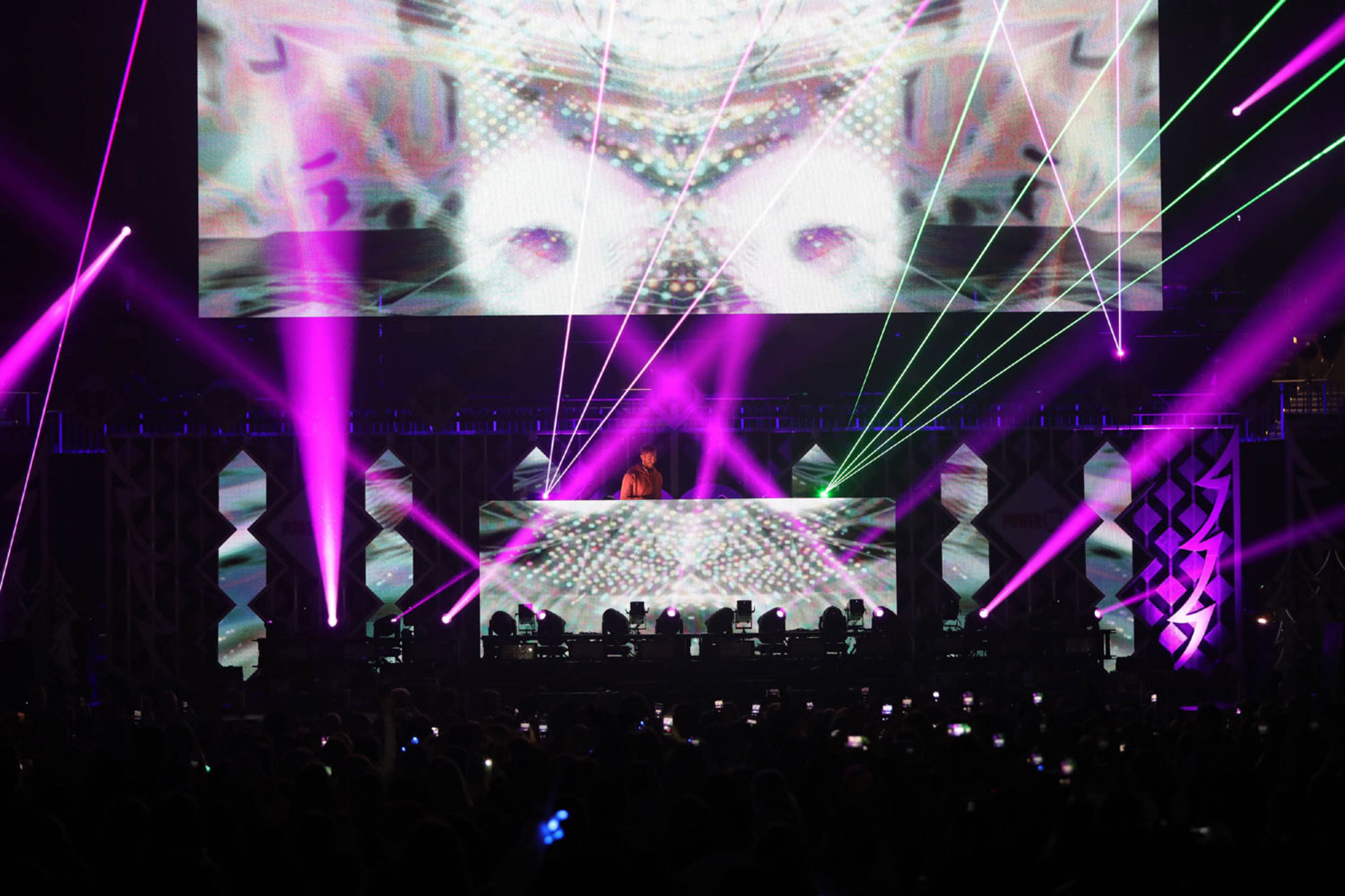 Calvin Harris entertains the sold-out crowd at the Power 96.1 Jingle Ball 2018 at State Farm Arena on Friday, December 14, 2018. (Photo:
Robb Cohen Photography & Video /RobbsPhotos.com)