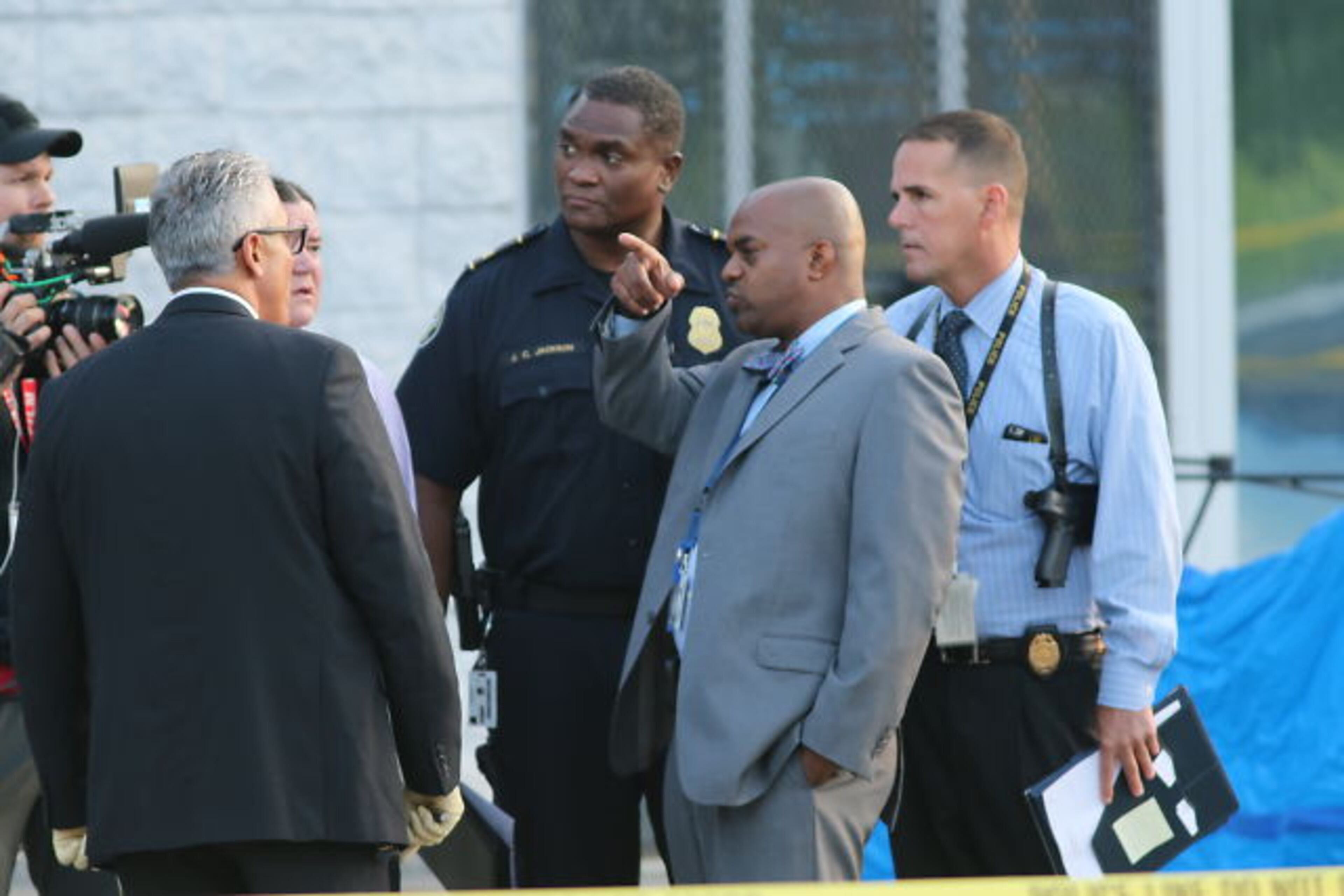 Atlanta homicide investigators were on the scene of fatal shooting in the 2500 block of Donald Lee Hollowell Parkway on Thurs., Aug. 27, 2015. JOHN SPINK / JSPINK@AJC.COM