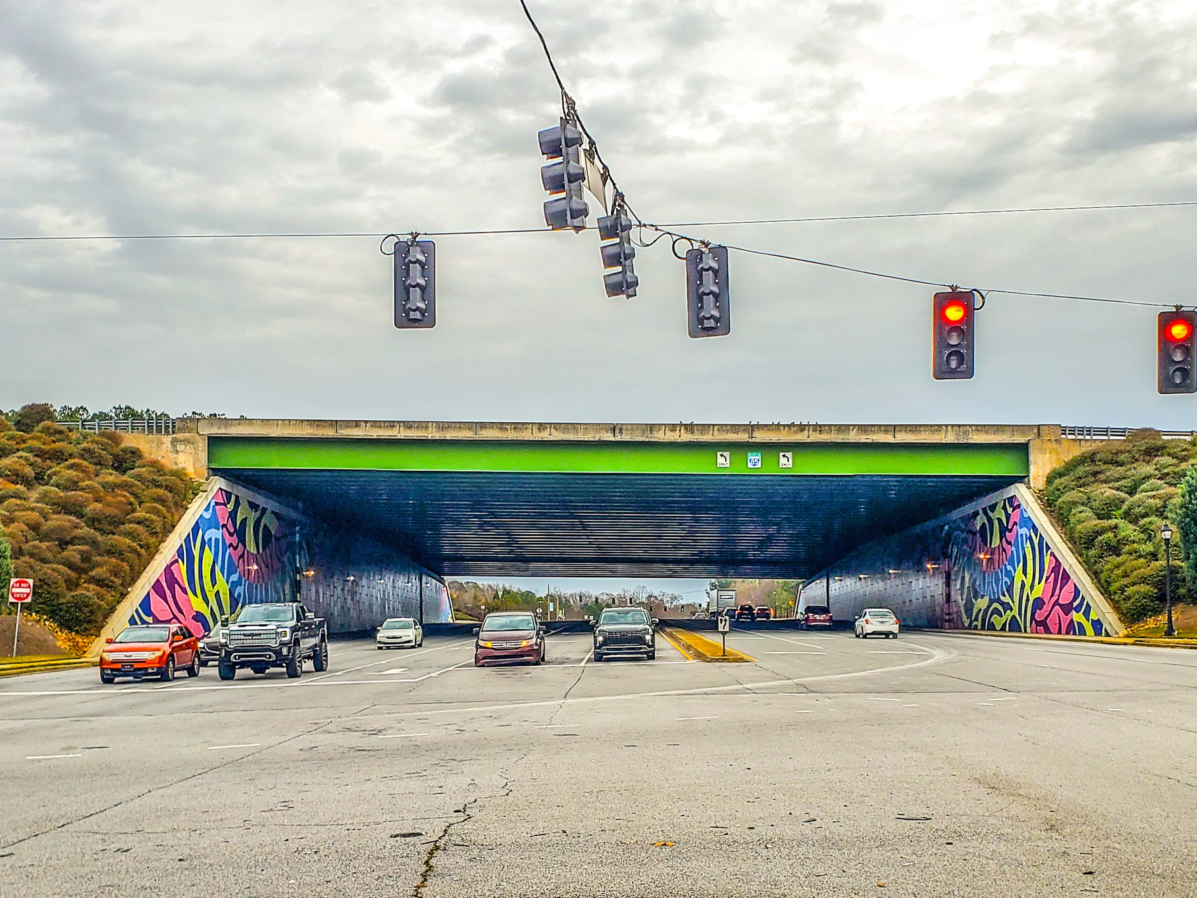 "Synchronicity" by Krista Jones (a.k.a. JONESY) as seen from outside the Sugarloaf Parkway/I-85 underpass.
(Arthur Rudick)