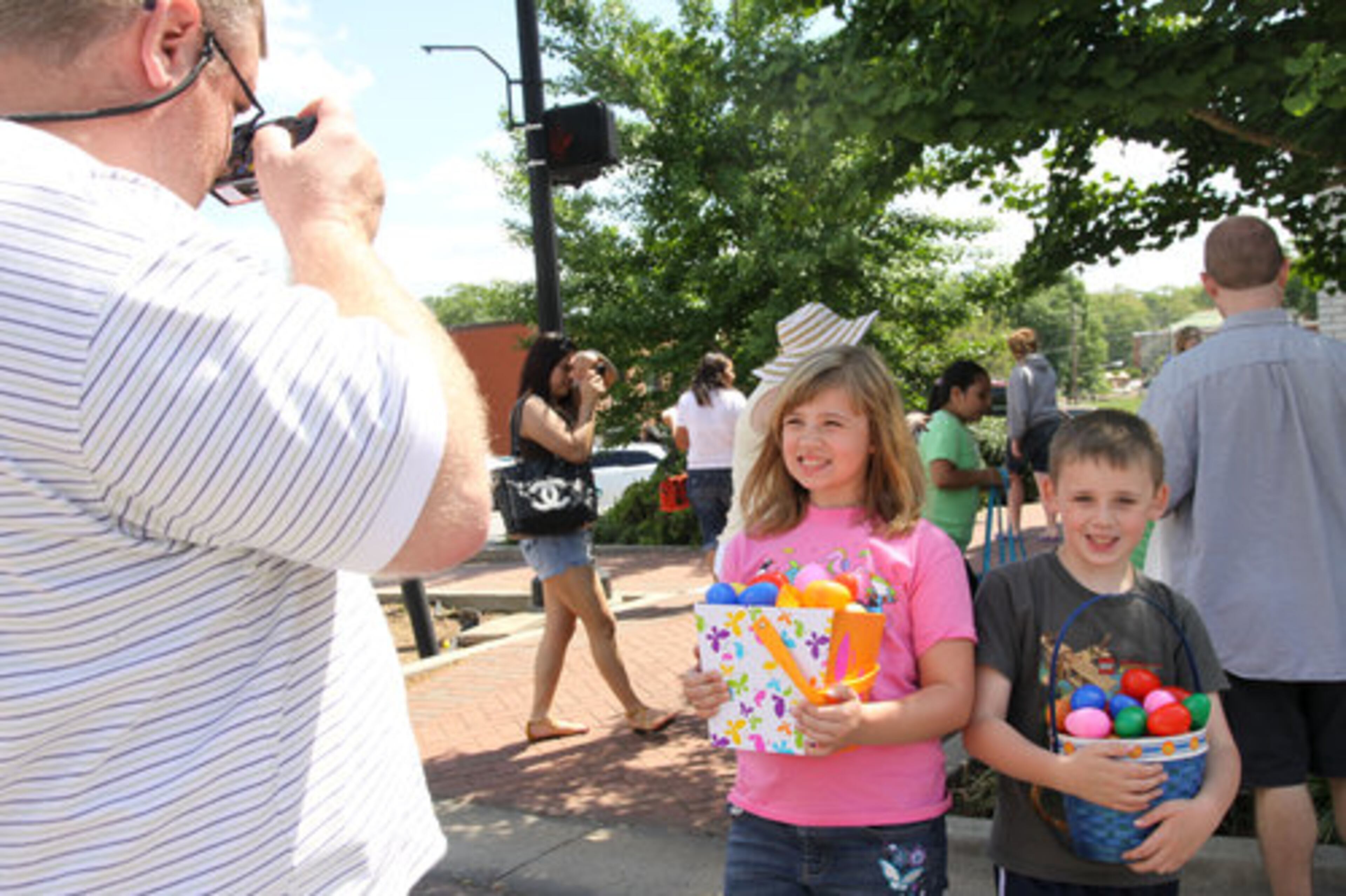 Scott Evans takes a photograph of his daughter Lexi and his son Jensen.
