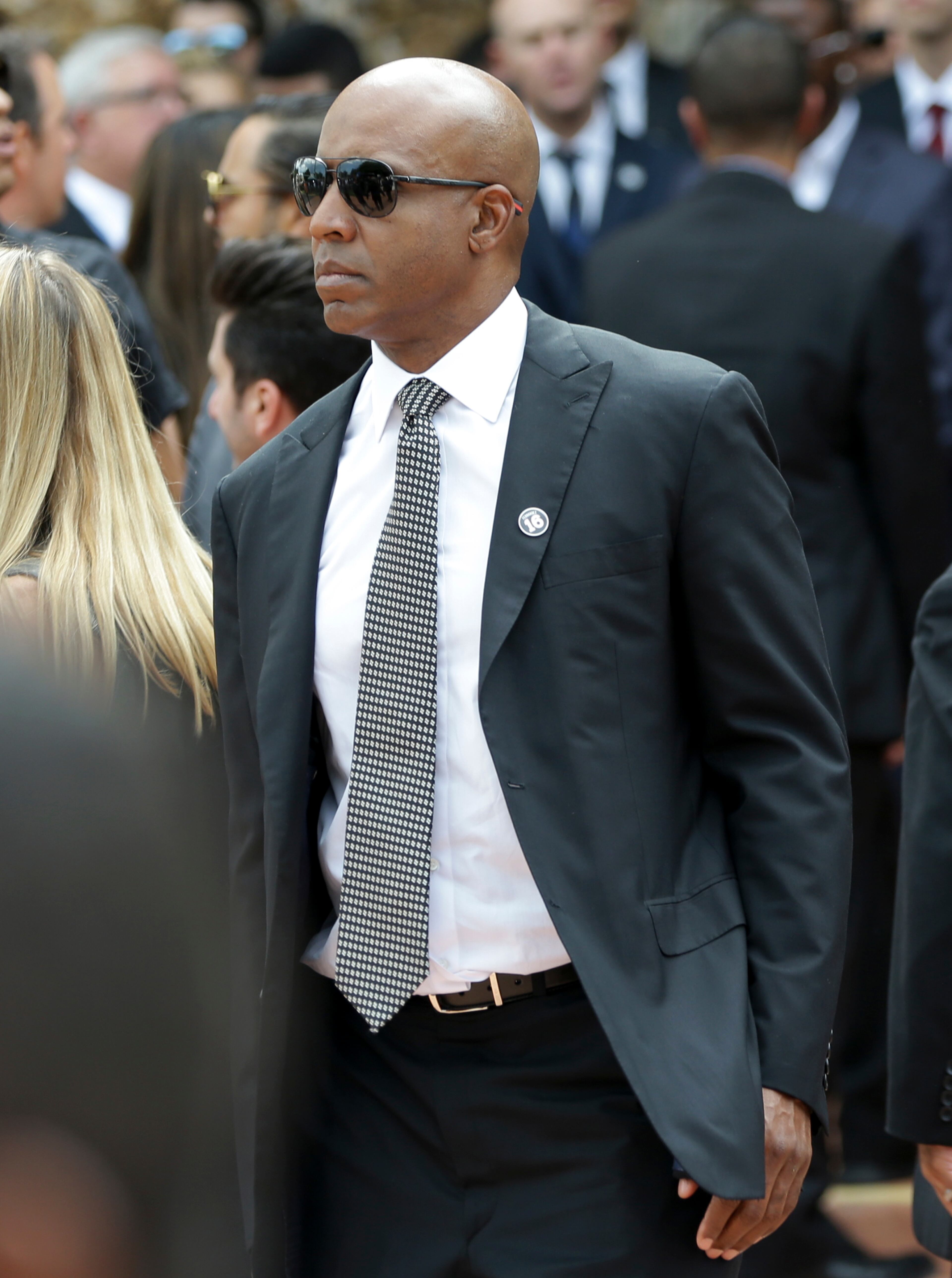 Miami Marlins hitting coach Barry Bonds leaves a memorial service for Miami Marlins pitcher Jose Fernandez at St. Brendan's Catholic Church, Thursday, Sept. 29, 2016, in Miami. Fernandez was killed in a boating accident Sunday along with two friends. (AP Photo/Lynne Sladky)