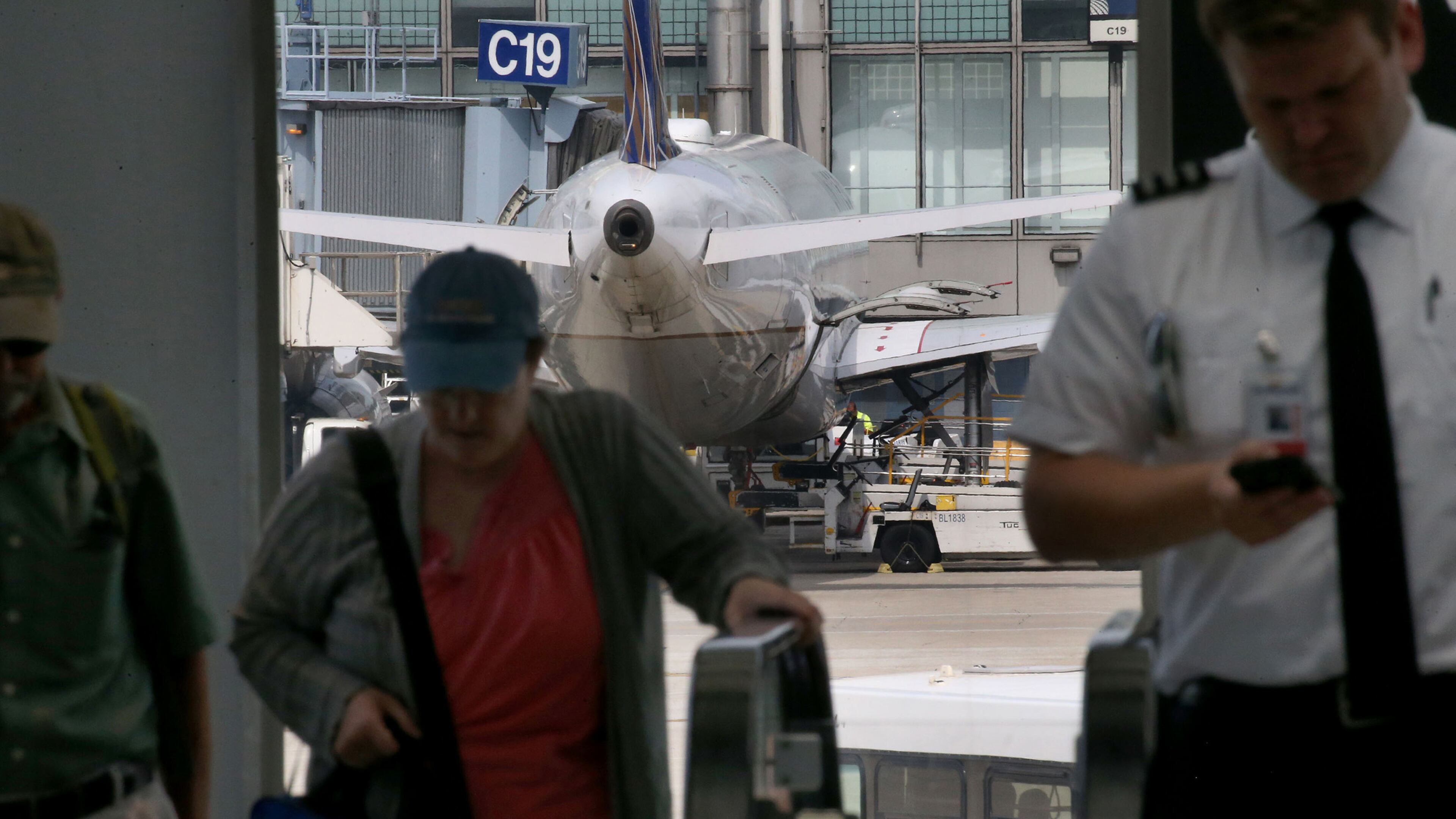 Airline travelers at the United Airlines terminal at O’Hare International Airport on Thursday, July 12, 2018. Airlines are mining data to improve flights. United has reduced preventable damage to aircraft and injuries to workers by mapping where damage and injuries occur and identifying problems spots. (Antonio Perez/Chicago Tribune/TNS)