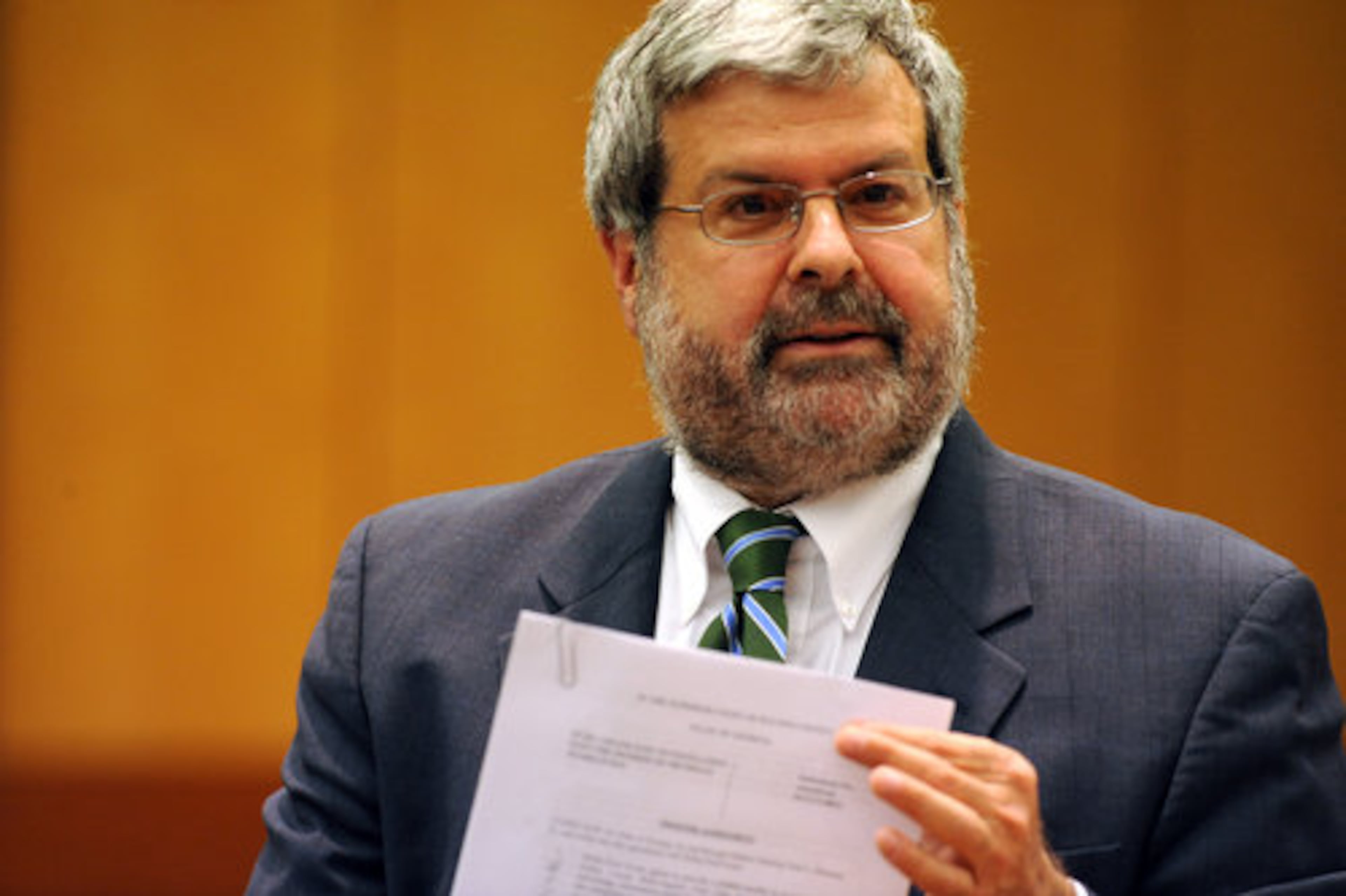 Defense attorney Don Samuel speaks to the jurors in Fulton Superior Court.