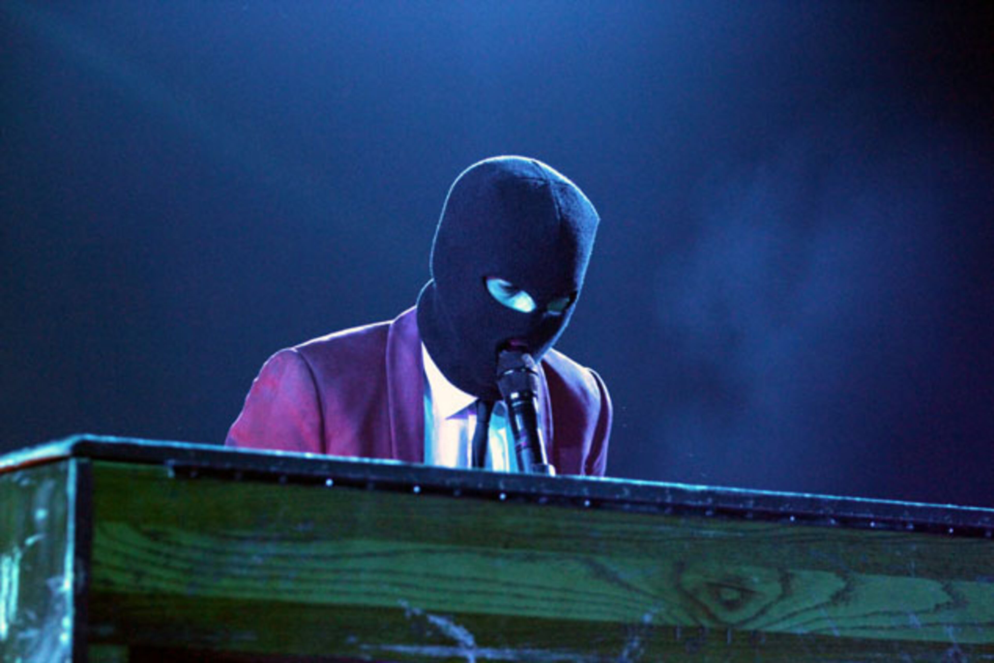 Twenty One Pilots brought their Emotional Roadshow World Tour to sold out Infinite Energy Center on Saturday, August 6, 2016. Mutemath and Chef's Special opened the high energy show. Robb Cohen Photography & Video /www.RobbsPhotos.com