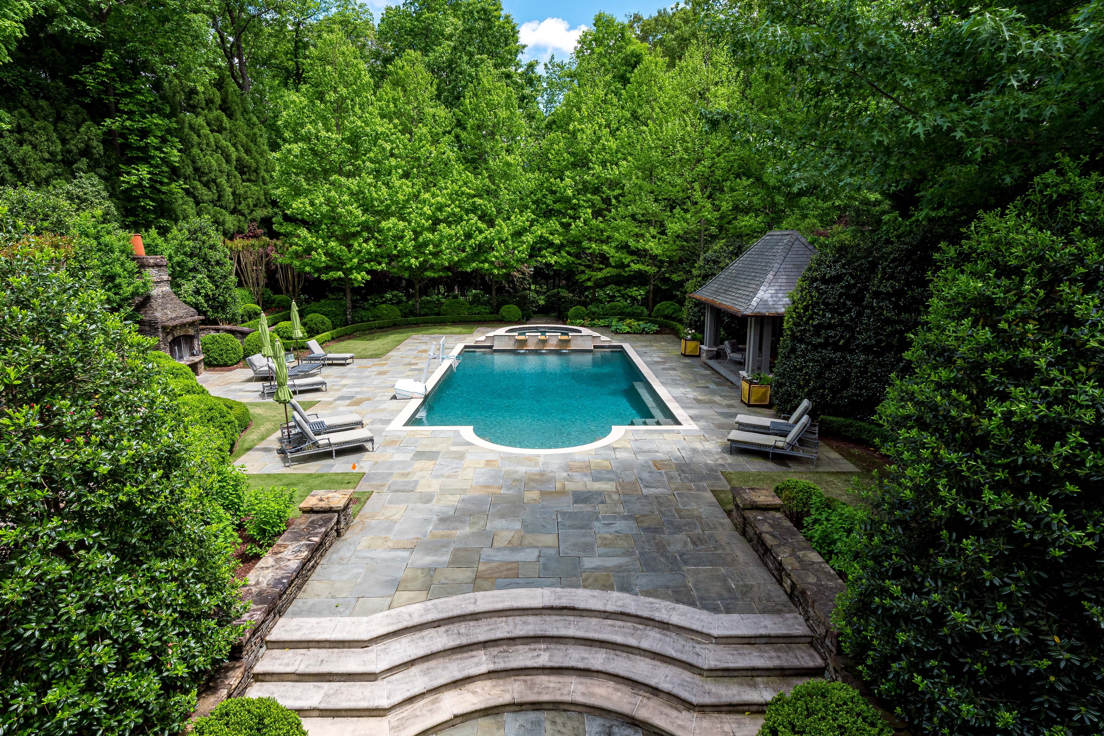 There are a pool and a spa at the residence.