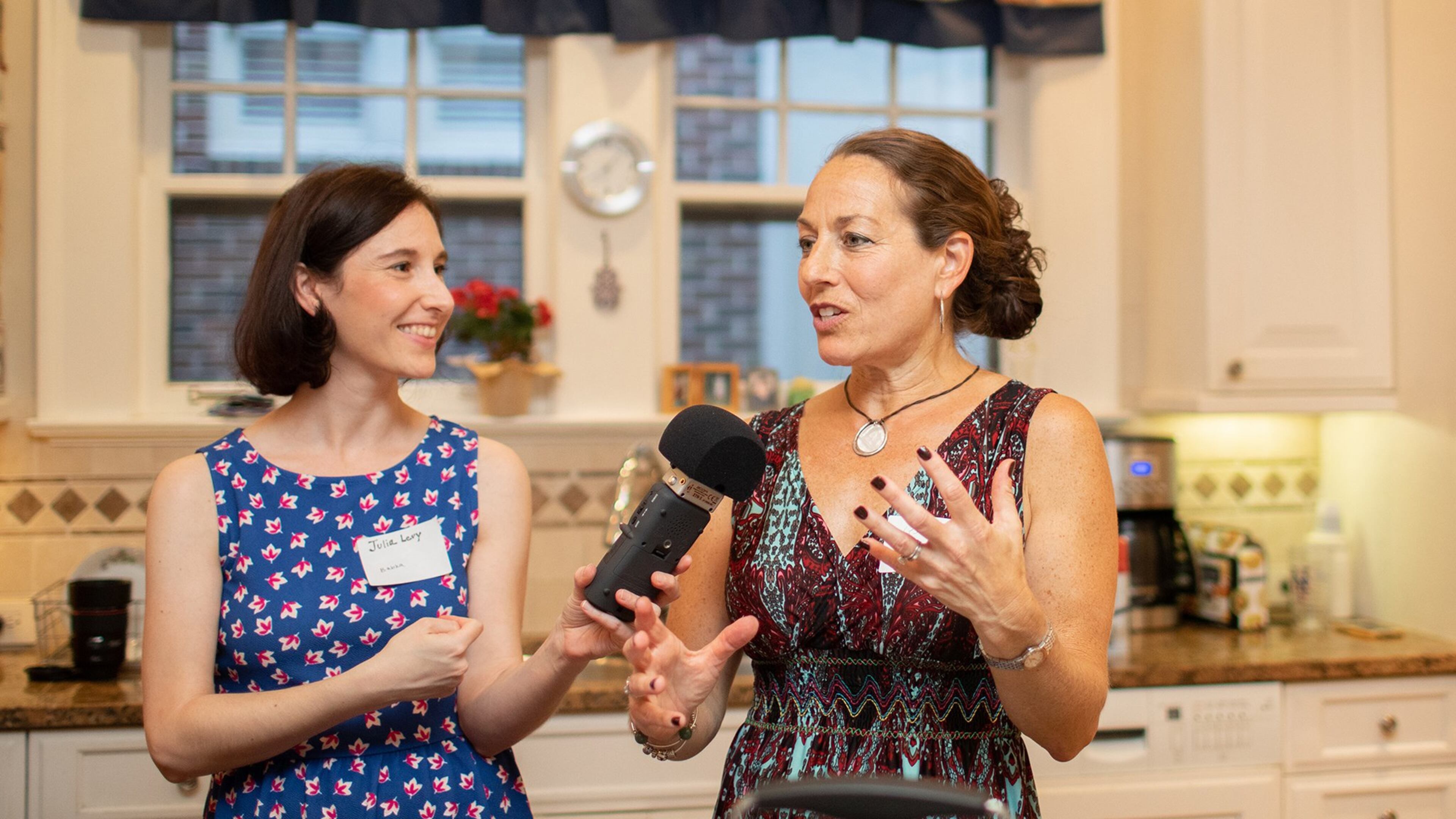 Julia Levy (left) spent part of the evening interviewing the evening’s hostess, Leslie Kalick Wolfe. Tradition Kitchens plans a future podcast series featuring an episode on each pop-up class. CONTRIBUTED BY EUGENE BUCHKO