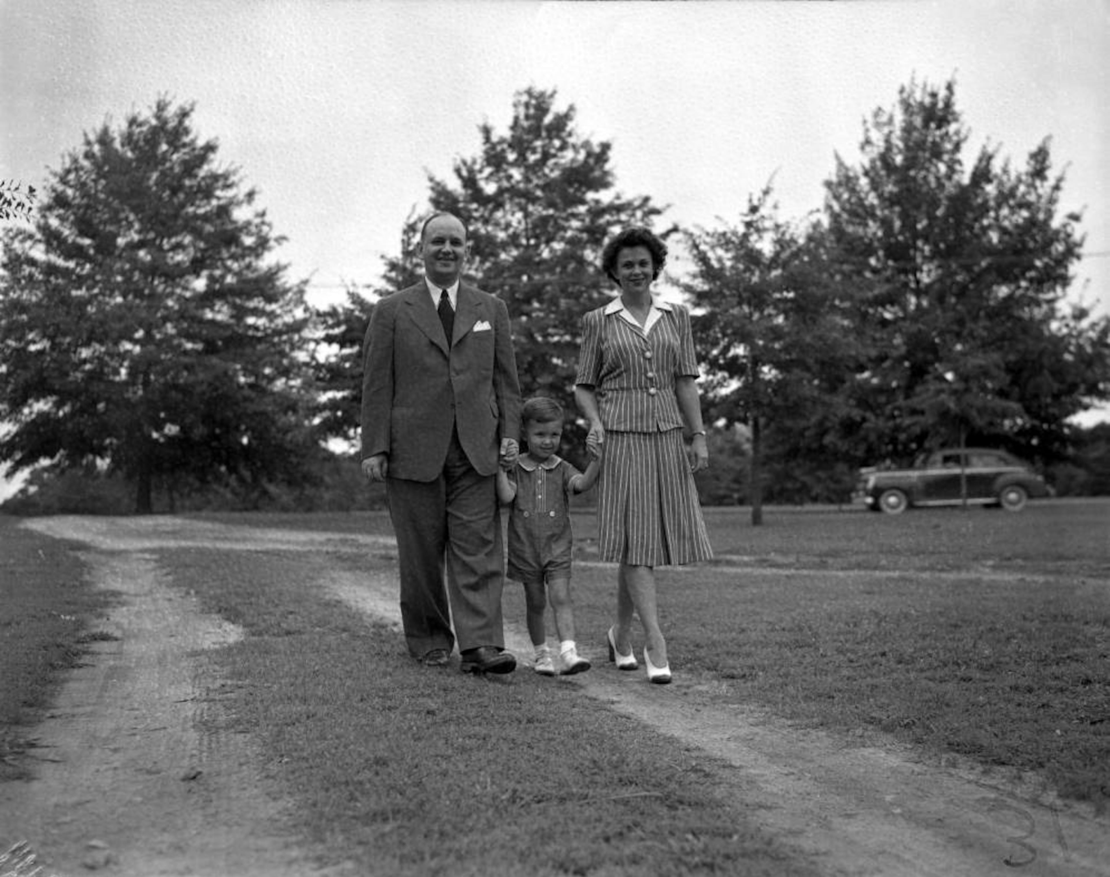 Governor Ellis Arnall at his Newnan home with his family, 1944