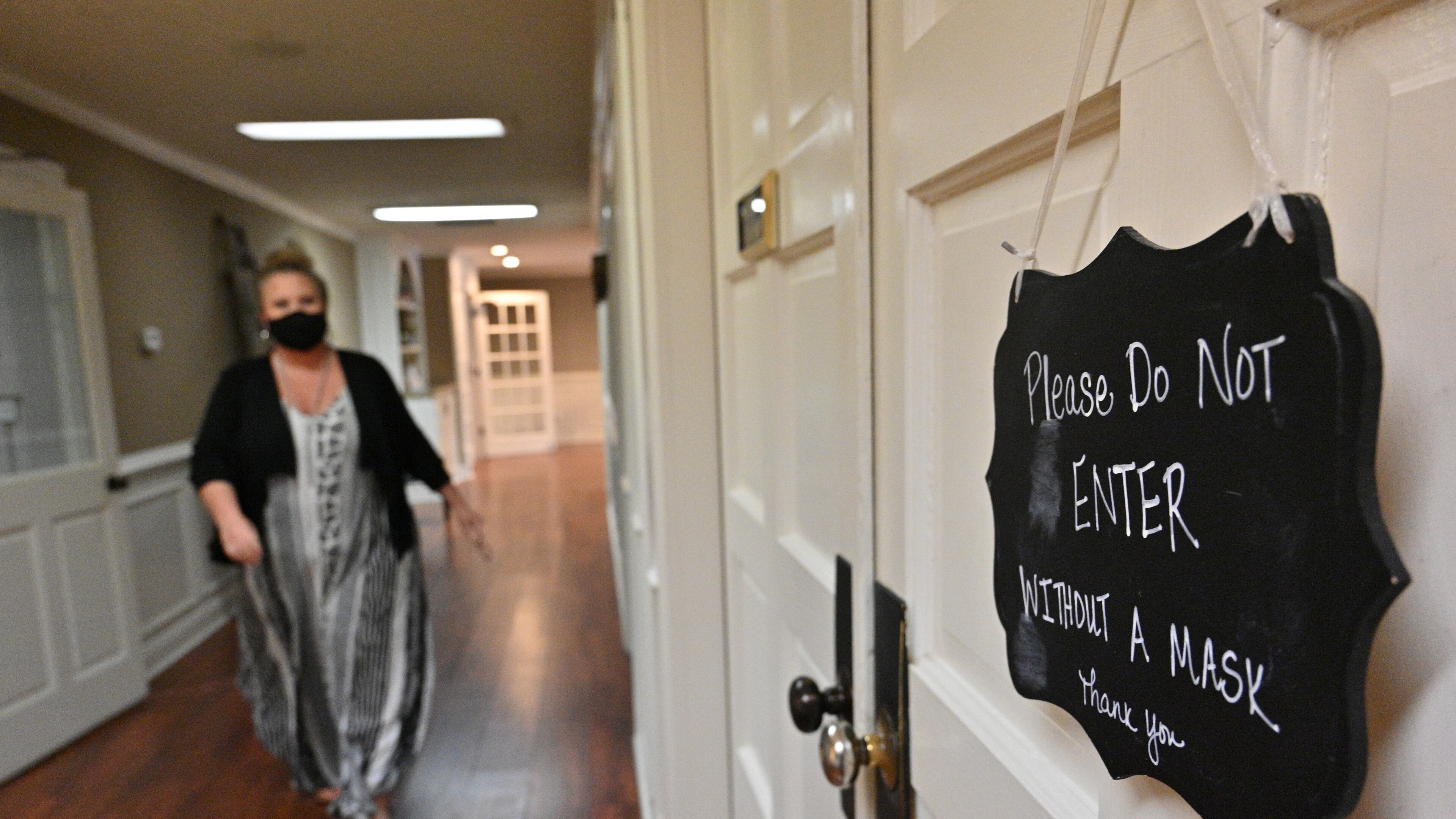 May 25, 2022 Snellville - Adrienne Levesque walks back to her office at Summit Chase Country Club in Snellville on Wednesday, May 25, 2022. Adrienne Levesque has been dealing with long Covid and has had cardiac issues ever since she got sick with COVID in 2020. She has been going to a long Covid clinic and sees a cardiologist. (Hyosub Shin / Hyosub.Shin@ajc.com)