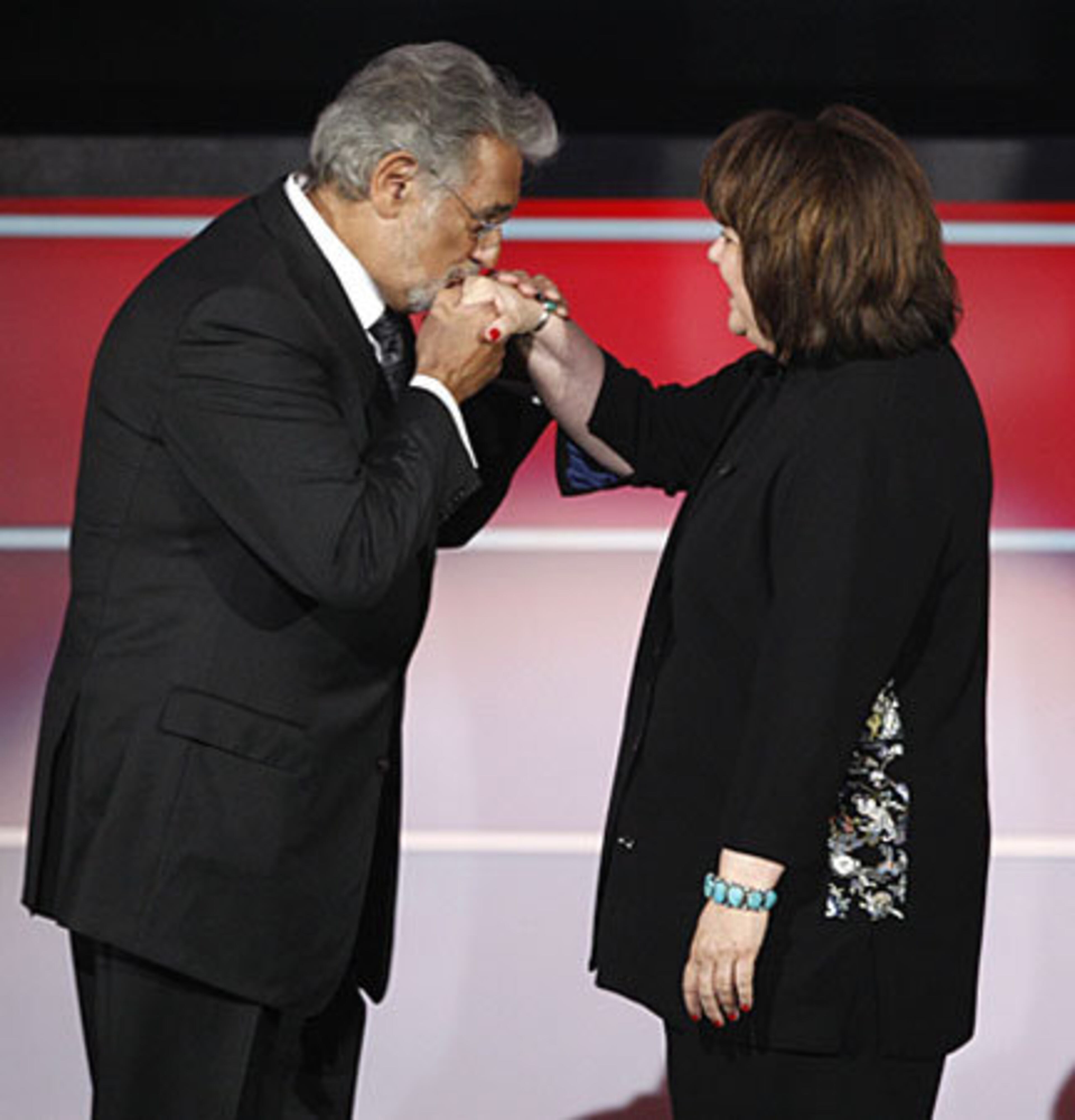 Opera legend Placido Domingo kisses the hand of rock legend Linda Ronstadt as he presents her with the Trailblazer award at the National Council of La Raza ALMA Awards.