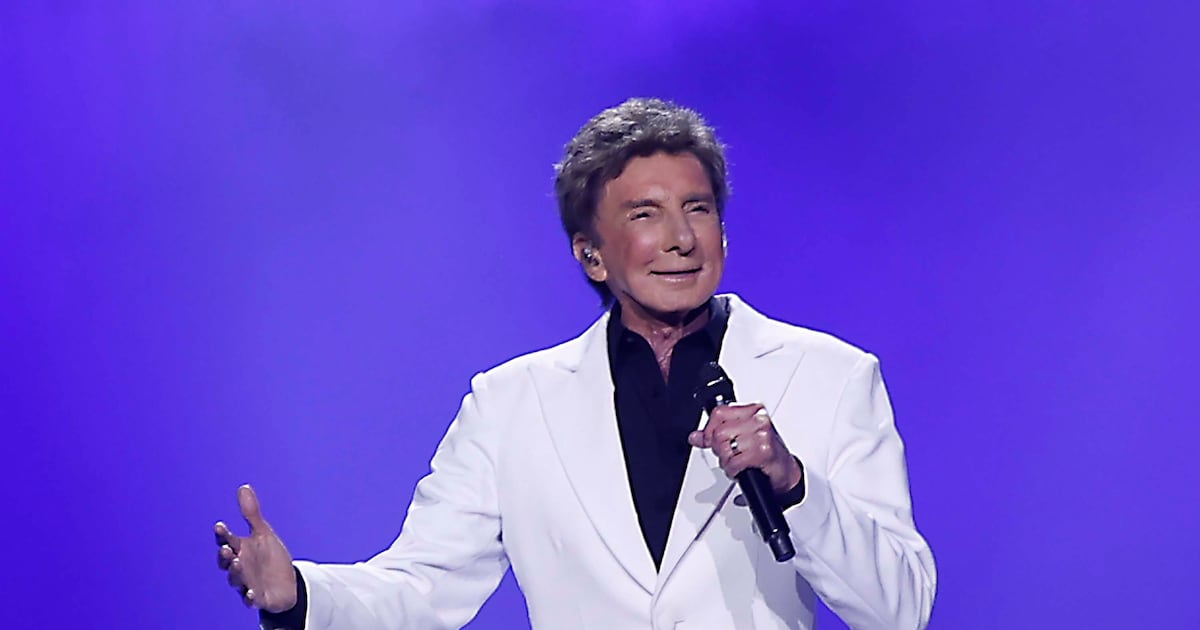 'It's a Miracle': Barry Manilow hits metro Atlanta for his farewell tour