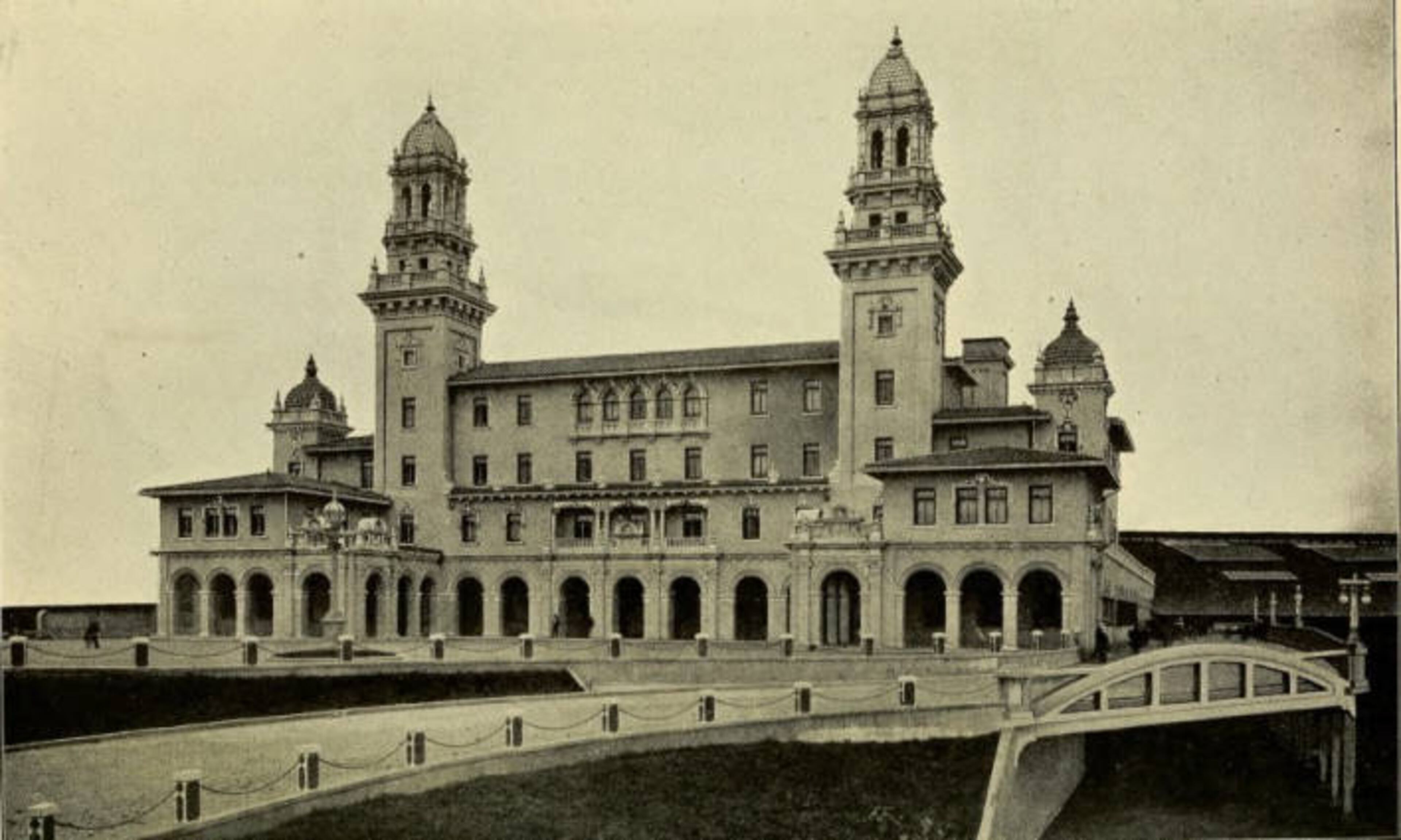 Terminal Station in 1907. Hotel Row was originally built to serve its passengers' needs. HISTORIC ATLANTA GUIDEBOOK IMAGES / GSU ARCHIVES