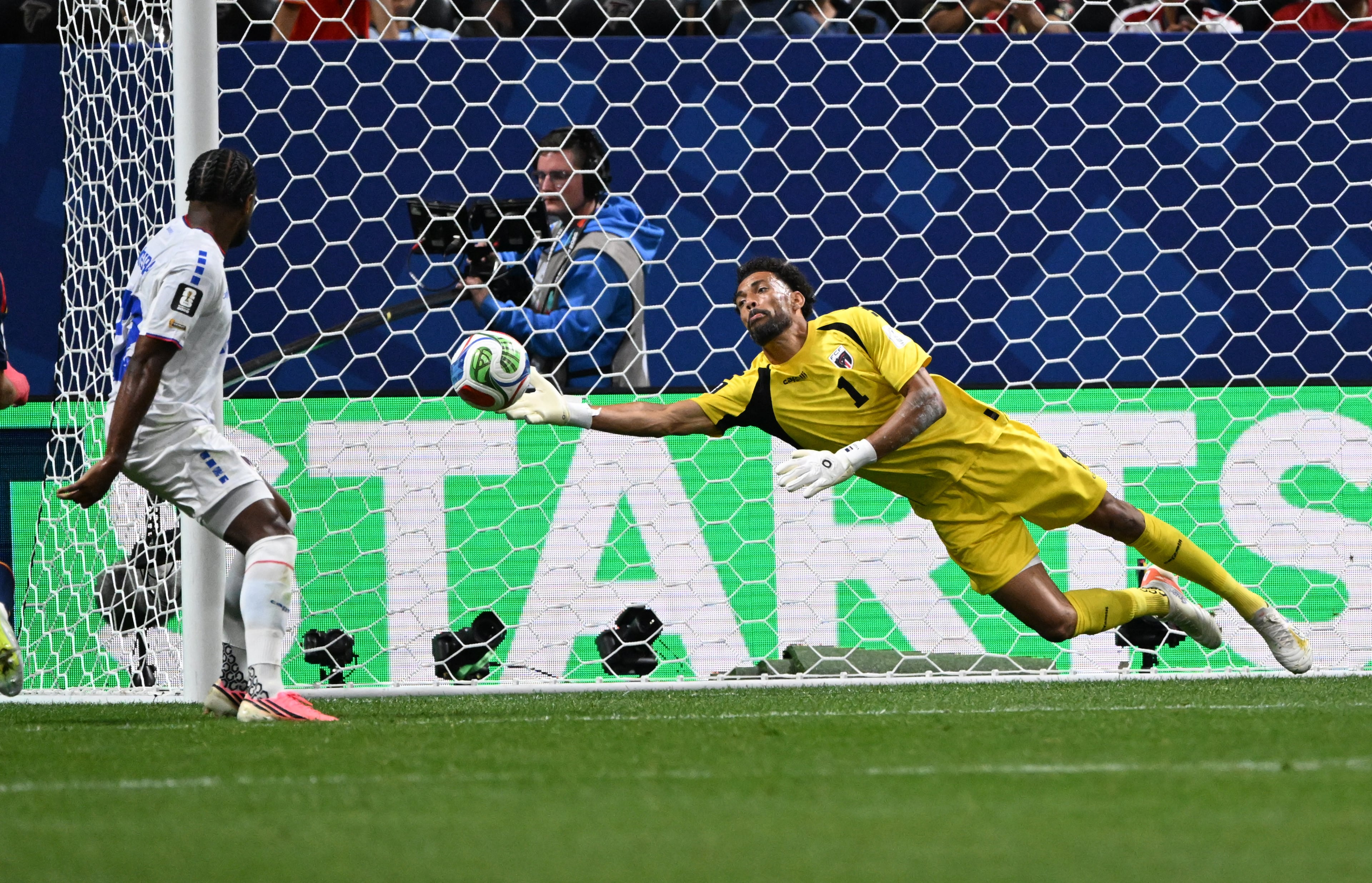Cape Verde goalkeeper Vozinha (1) makes a save during first half of Spain vs. Cape Verde Group H match at Atlanta Stadium (Mercedes-Benz Stadium) on Monday, June 15, 2026. (Hyosub Shin/AJC)