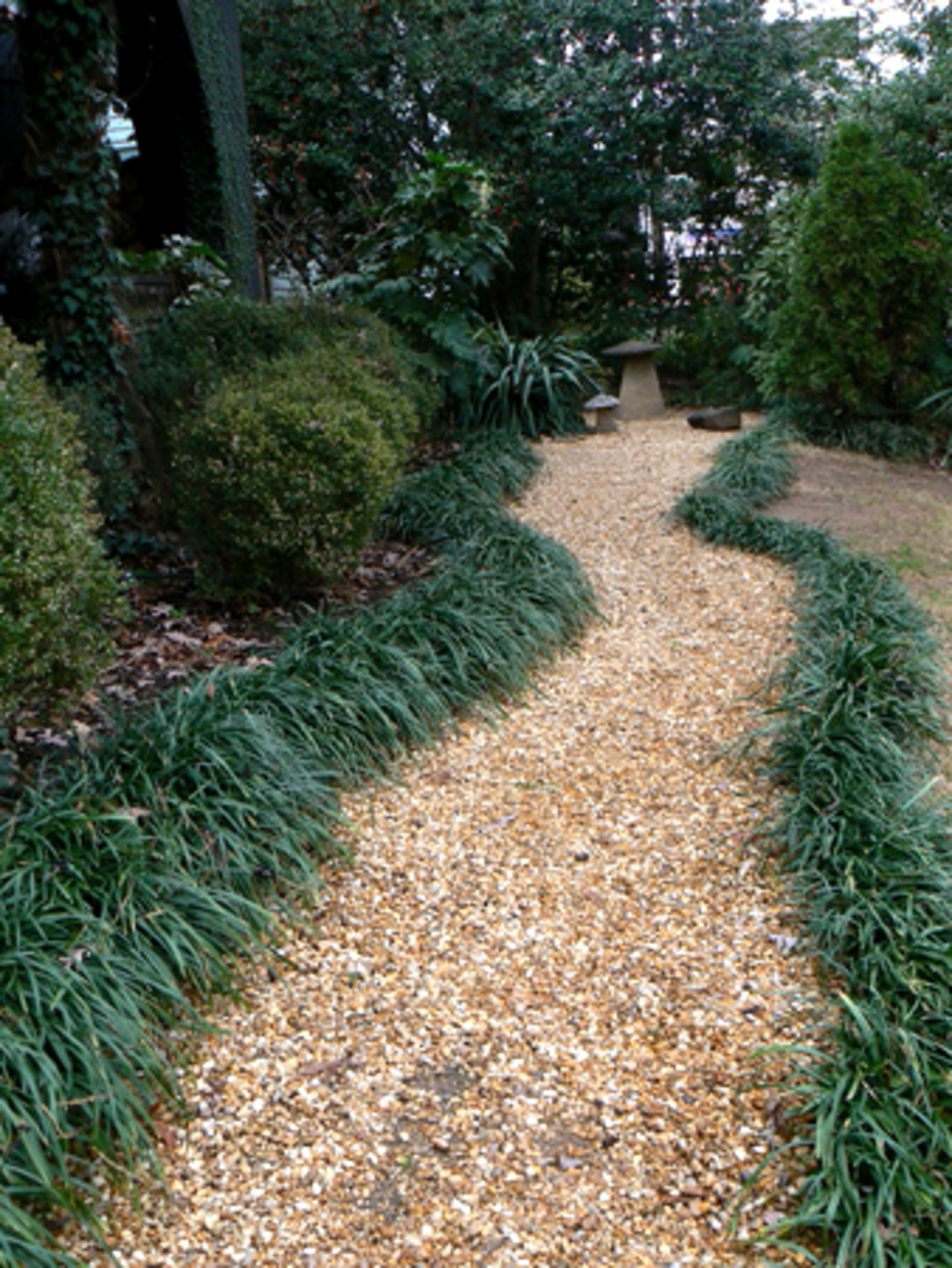 Atlanta interior designer Benjie Jones decided to create a walkway where the grass kept dying out. He used pea gravel for the surface that didn't require any concrete or mortar.