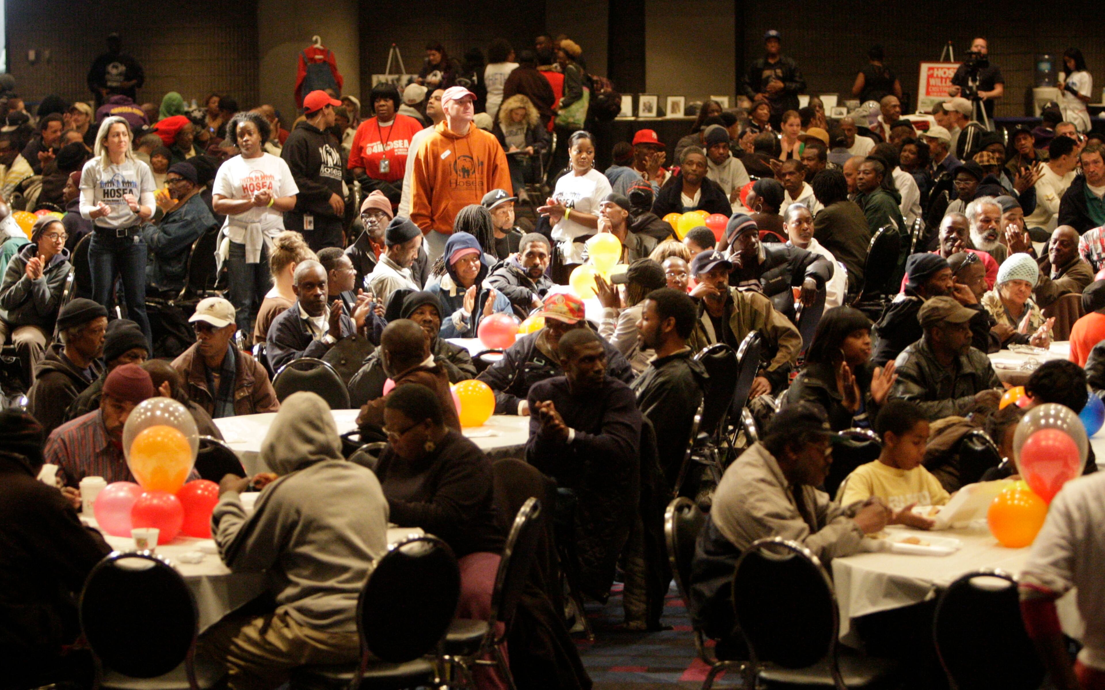 Residents enjoy their Thanksgiving dinner.