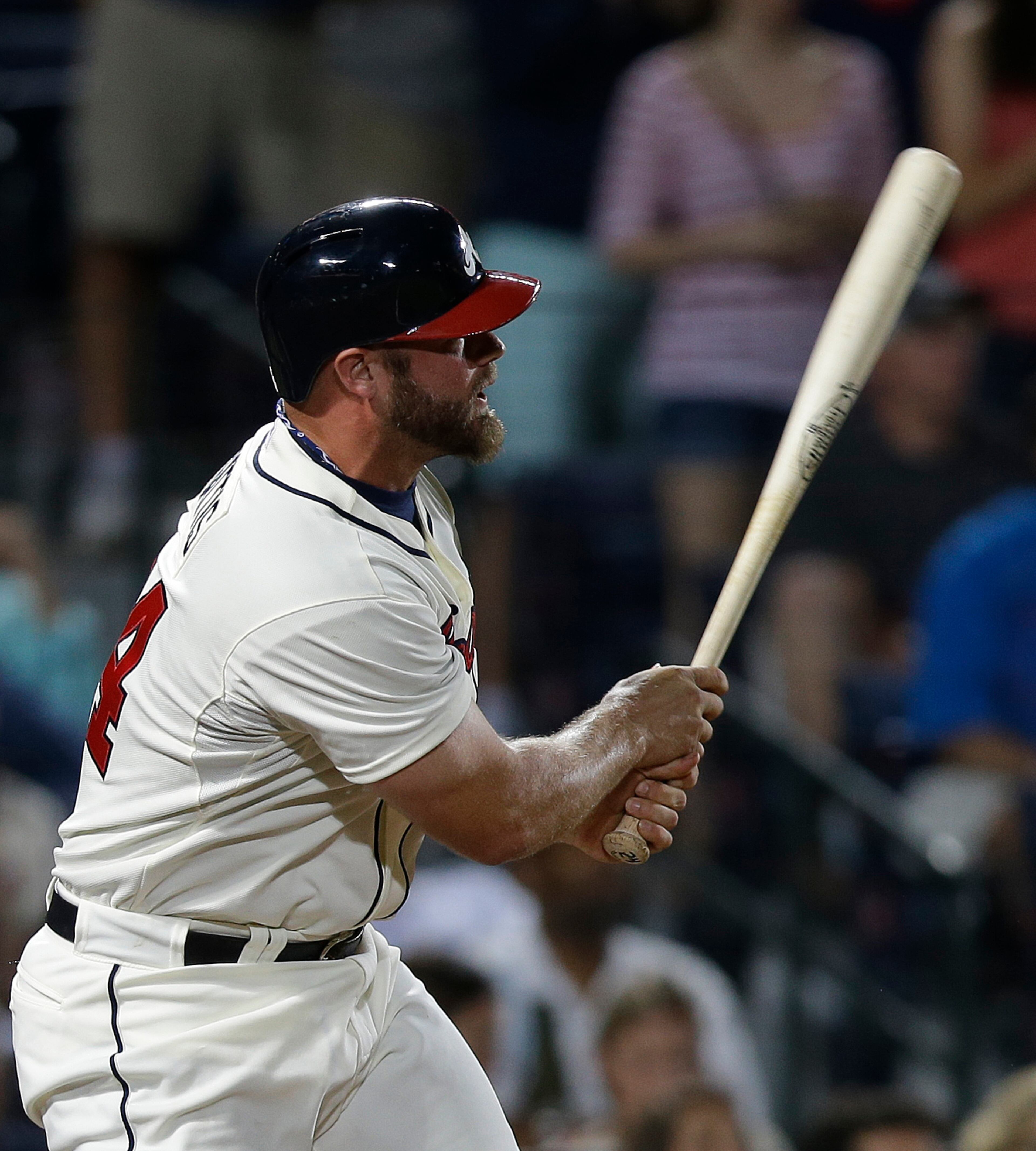 Braves pinch-hitter Evan Gattis puts Atlanta ahead of the Dodgers with a two-run home run in the eighth.