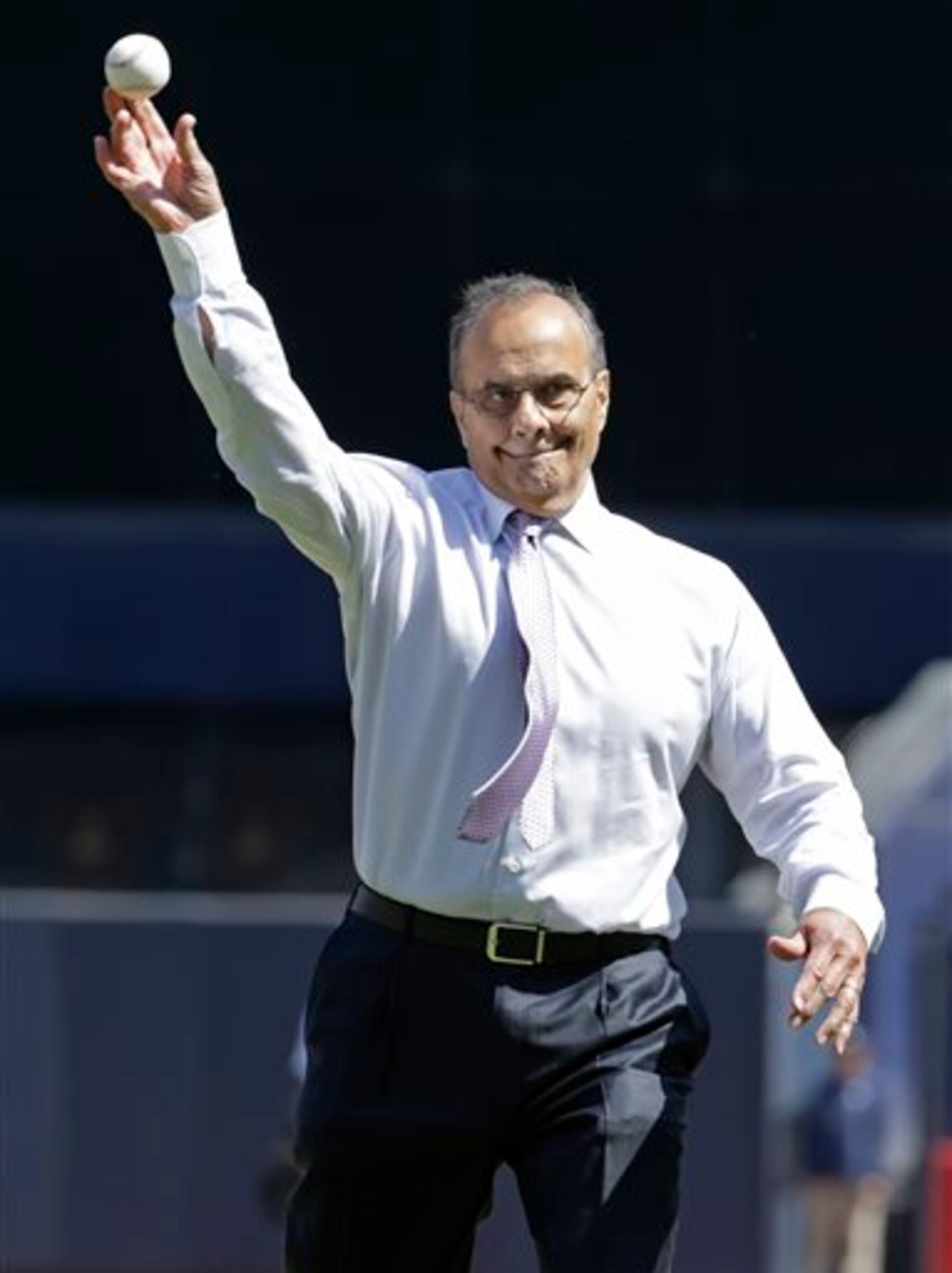 Former New York Yankees manager Joe Torre throws out the ceremonial first pitch at the start of an opening day baseball game between the Yankees and the Toronto Blue Jays in New York, Monday, April 6, 2015. (AP Photo/Kathy Willens)