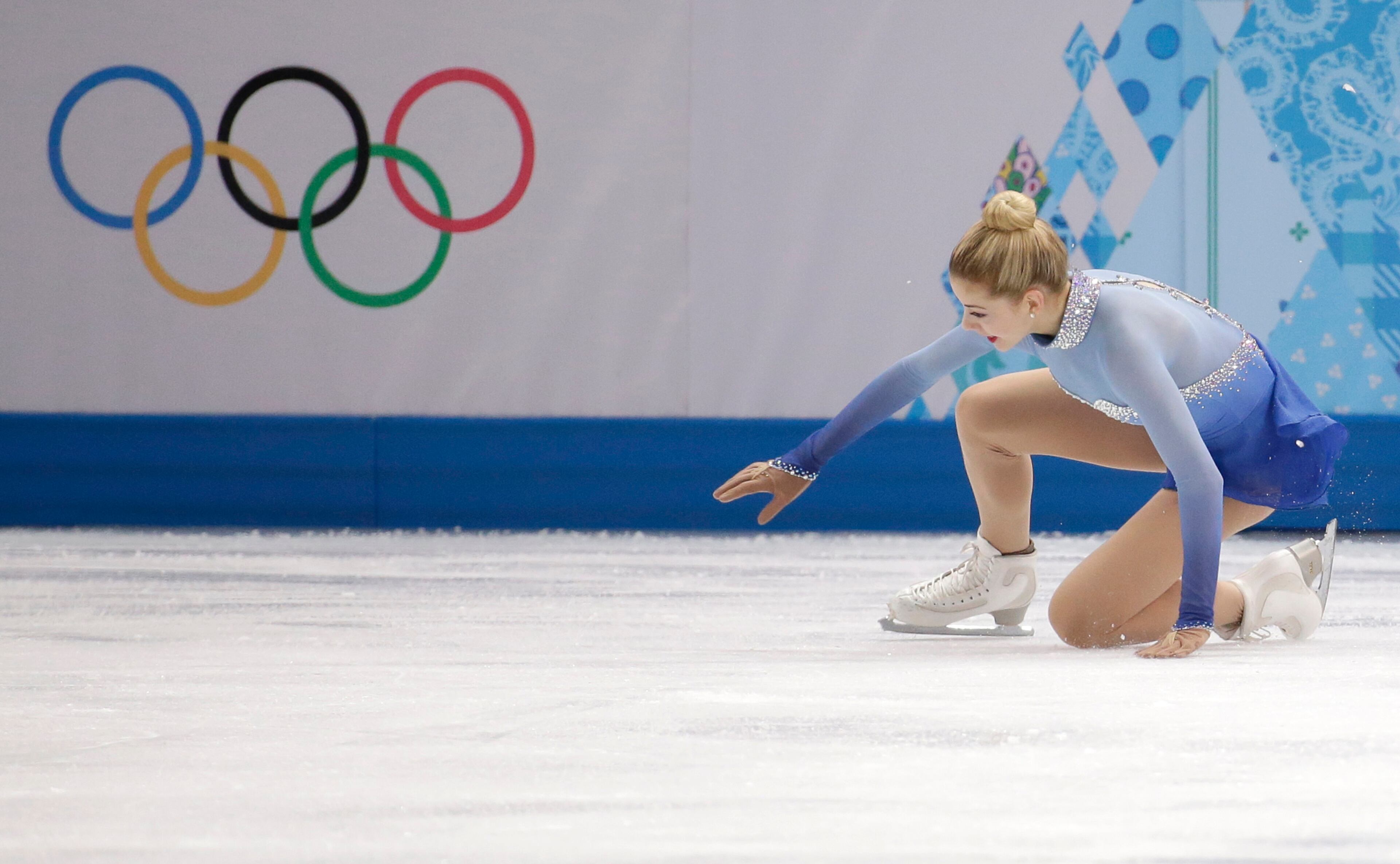 Gracie Gold of the United States falls as she competes in the women's free skate figure skating finals at the Iceberg Skating Palace during the 2014 Winter Olympics, Thursday, Feb. 20, 2014, in Sochi, Russia. (AP Photo/Bernat Armangue)