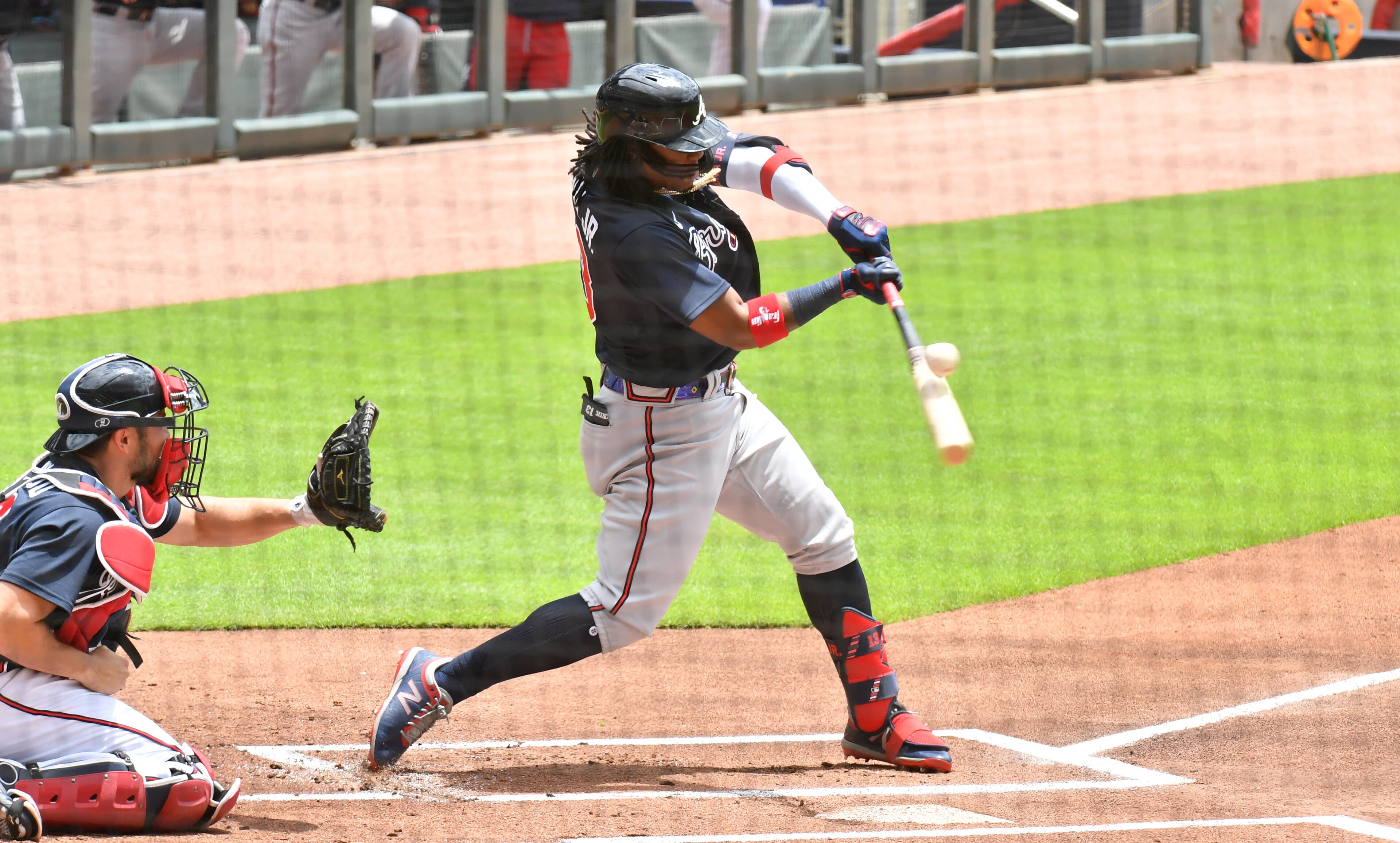 Ronald Acuna Jr. takes a swing. (Hyosub Shin / Hyosub.Shin@ajc.com)