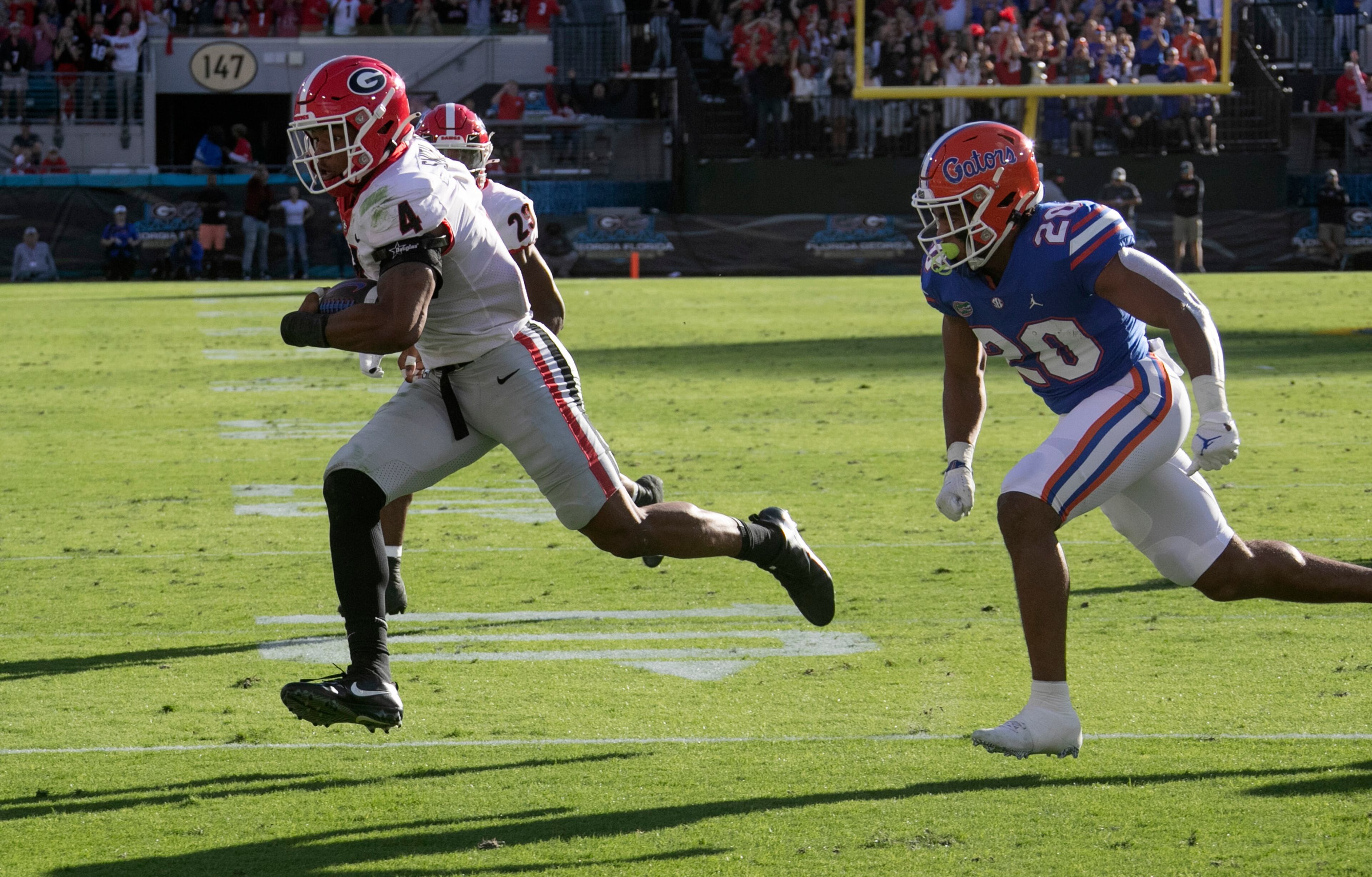 10/30/21 - Jacksonville - Georgia Bulldogs linebacker Nolan Smith (4) runs a forced fumble he recovered into the end zone. He was ruled down and the Bulldogs scored on the next series. during the first half of the annual NCCA Georgia vs Florida game at TIAA Bank Field in Jacksonville. Bob Andres / bandres@ajc.com