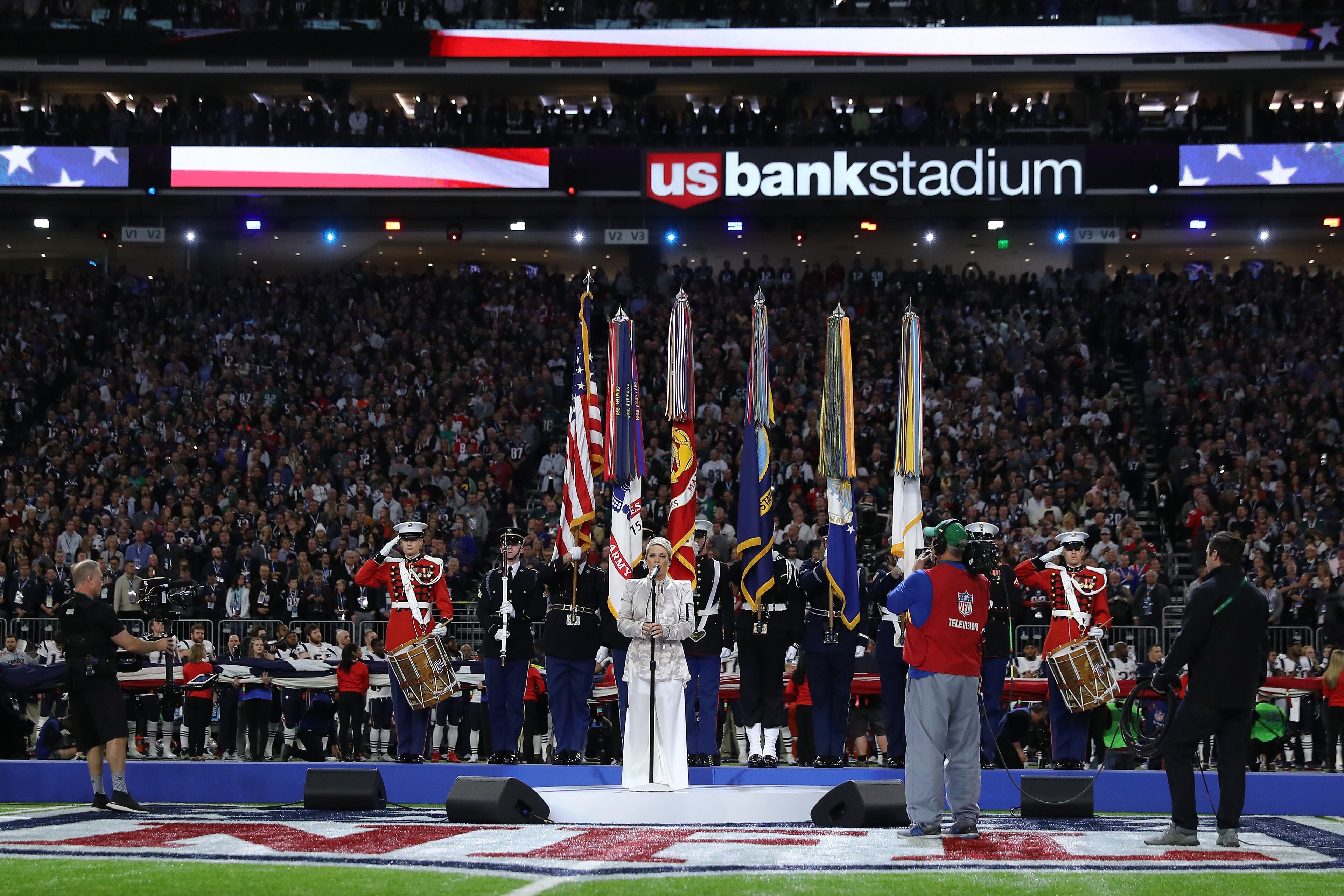 MINNEAPOLIS, MN - FEBRUARY 04: Pink sings the national anthem prior to Super Bowl LII between the New England Patriots and the Philadelphia Eagles at U.S. Bank Stadium on February 4, 2018 in Minneapolis, Minnesota. (Photo by Elsa/Getty Images)