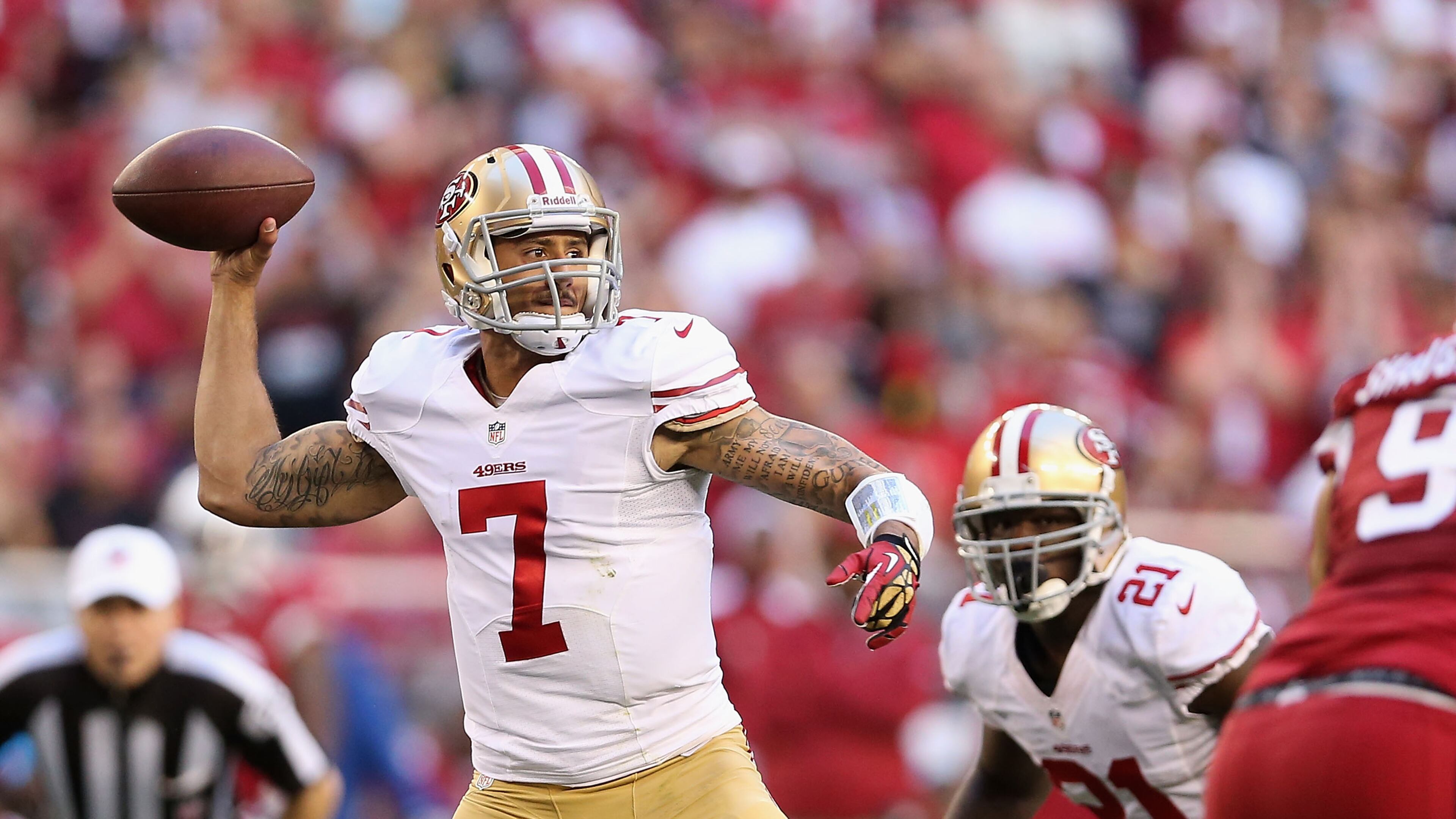 GLENDALE, AZ - DECEMBER 29: Quarterback Colin Kaepernick #7 of the San Francisco 49ers throws a pass during the NFL game against the Arizona Cardinals at the University of Phoenix Stadium on December 29, 2013 in Glendale, Arizona. The 49ers defeated the Cardinals 23-20. (Photo by Christian Petersen/Getty Images)