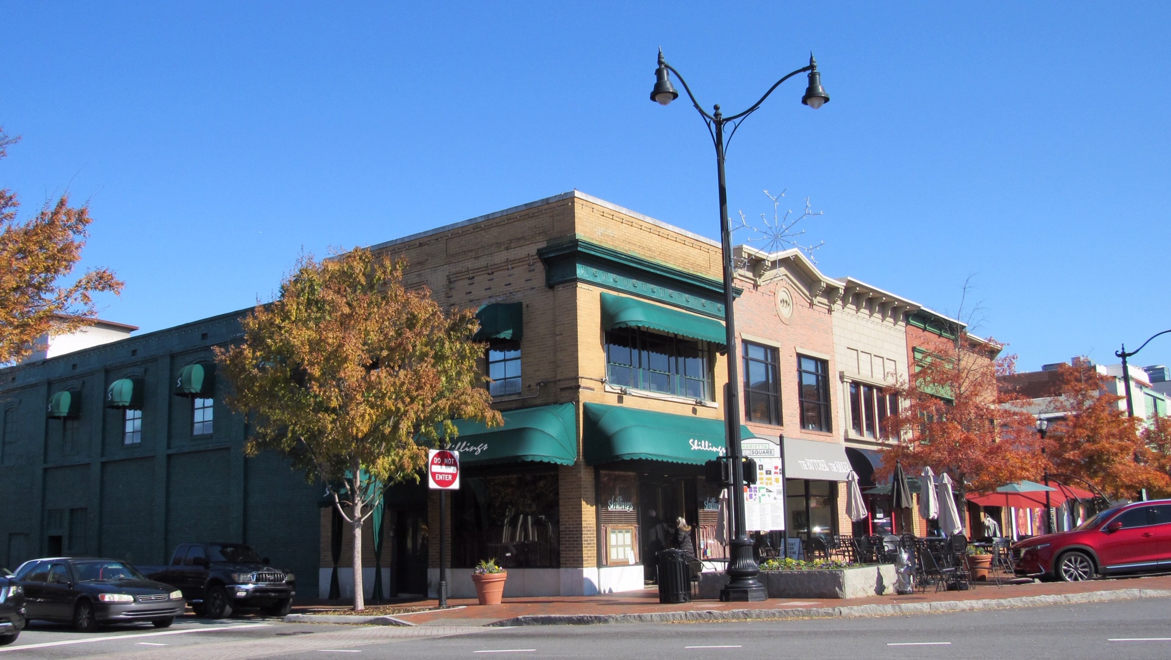 Shillings occupies prime real estate on the Marietta Square. Photo: Jennifer Brett