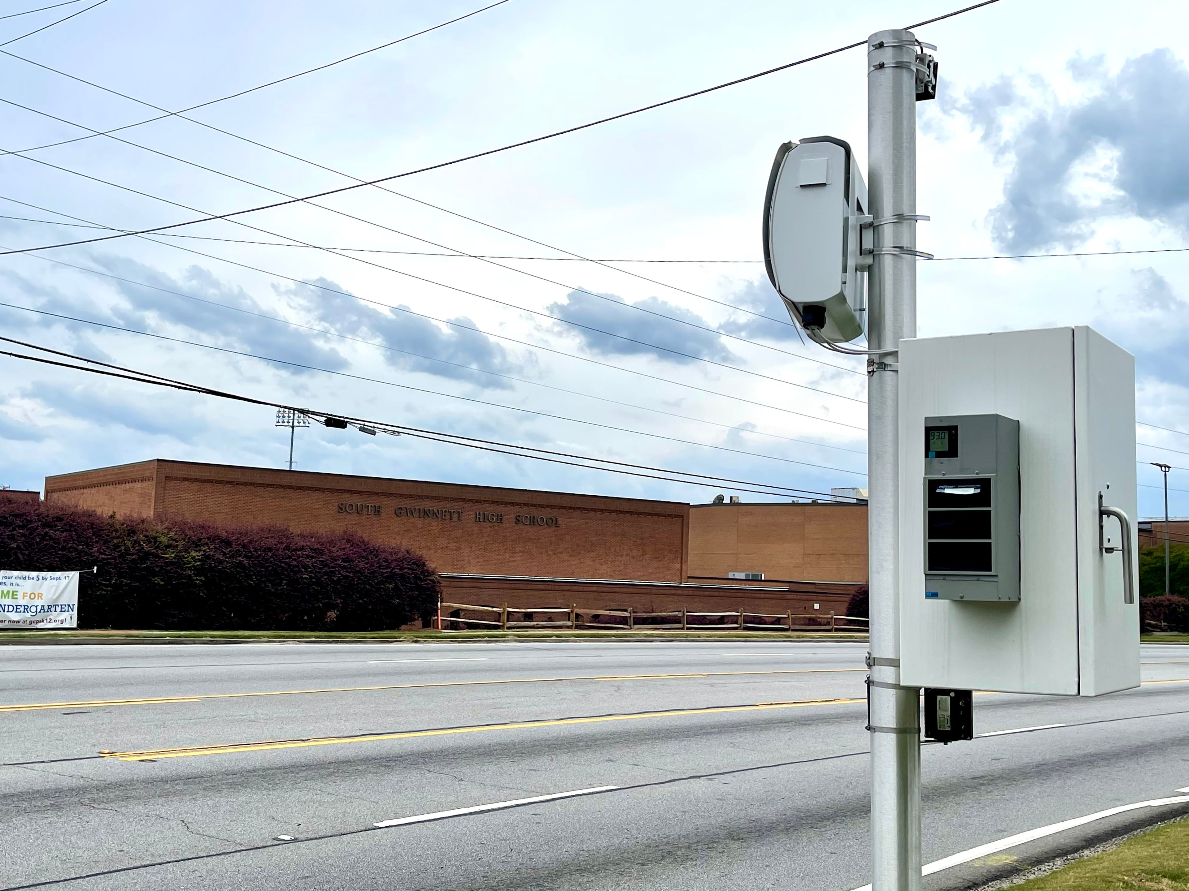 A speed camera on U.S. 78 near South Gwinnett High School in 2021. (Tyler Wilkins/AJC 2021)