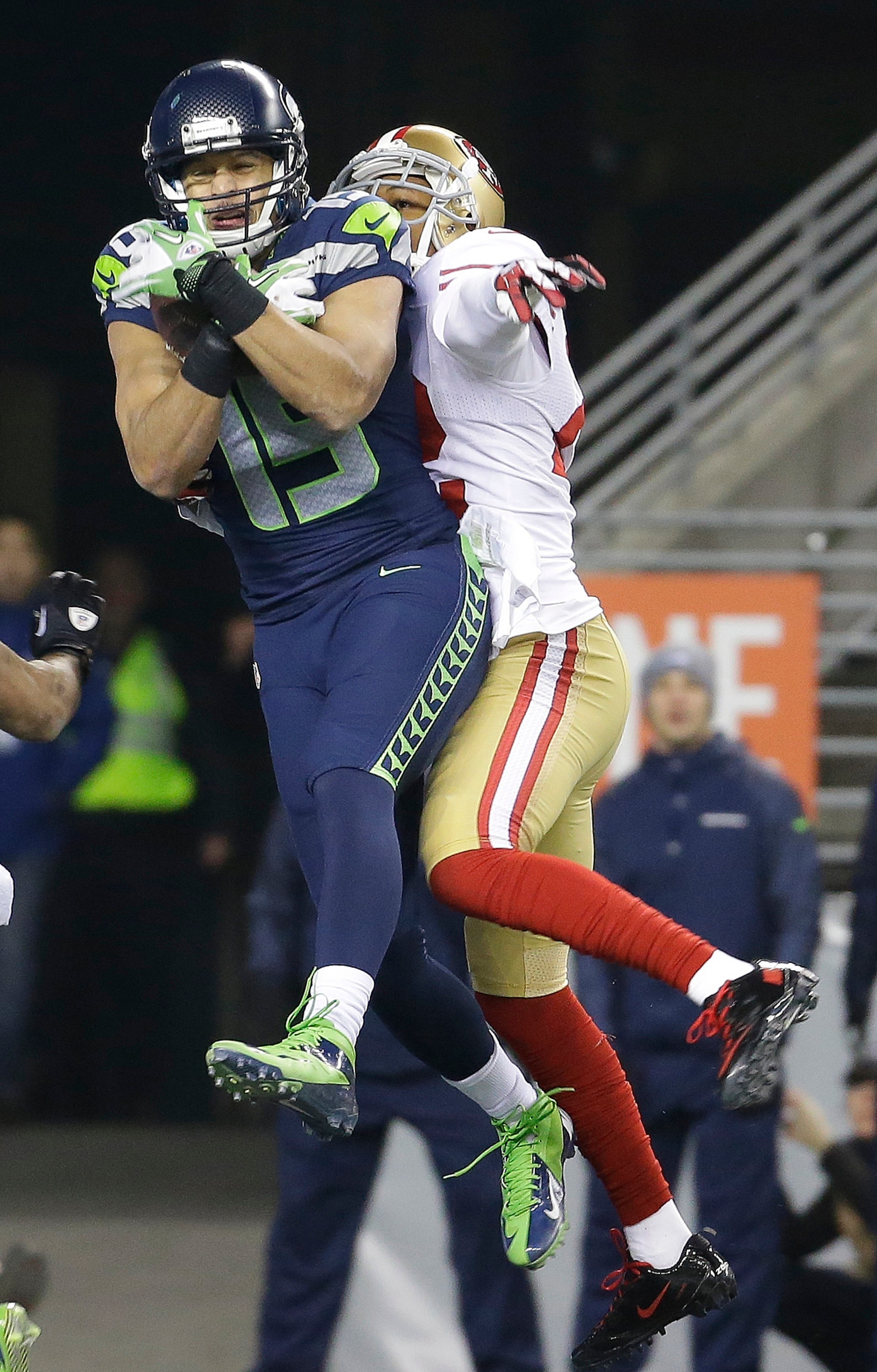 Seattle Seahawks' Jermaine Kearse catches a touch-down pass in front of San Francisco 49ers' Carlos Rogers during the second half of the NFL football NFC Championship game, Sunday, Jan. 19, 2014, in Seattle. (AP Photo/Ted S. Warren)