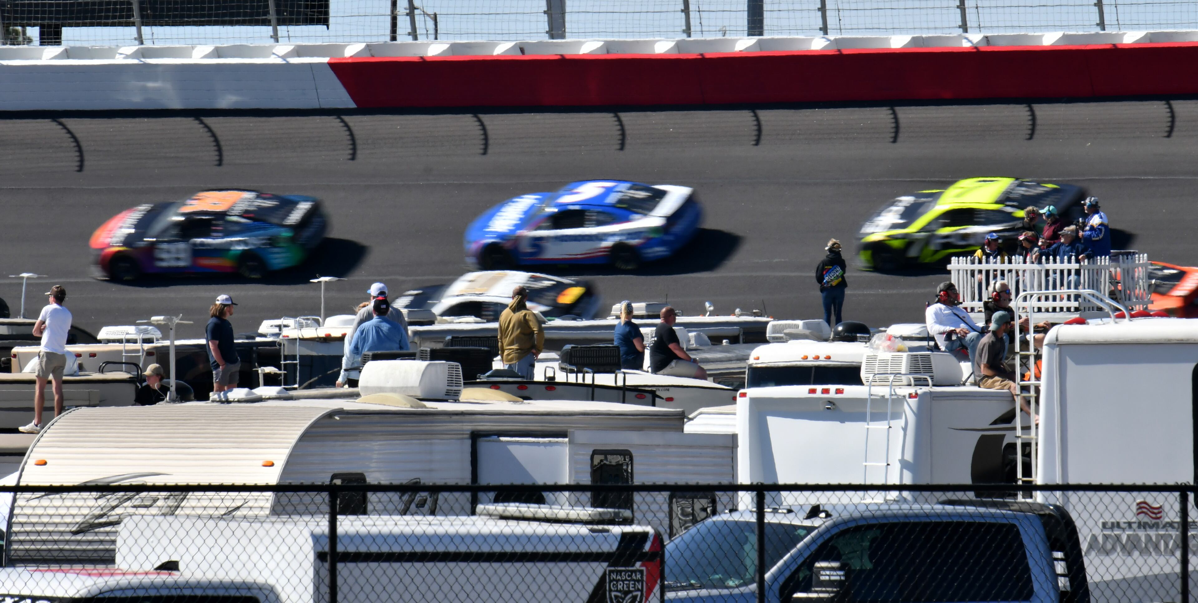 Spectators watch from rooftops of their vehicles during the Folds of Honor QuikTrip 500 NASCAR Cup Series Race at Atlanta Motor Speedway in Hampton on Sunday, March 20, 2022. (Hyosub Shin / Hyosub.Shin@ajc.com)
