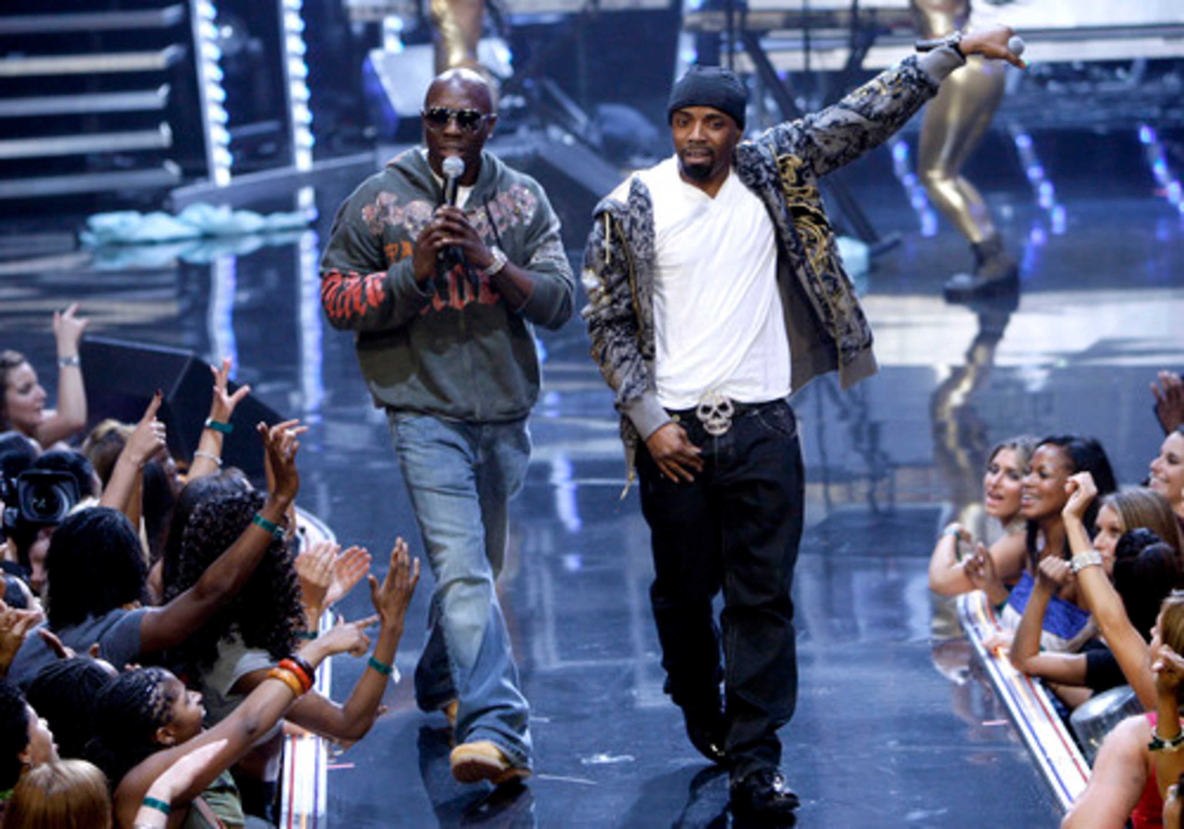 Chauncey Hannibal and Teddy Riley perform.