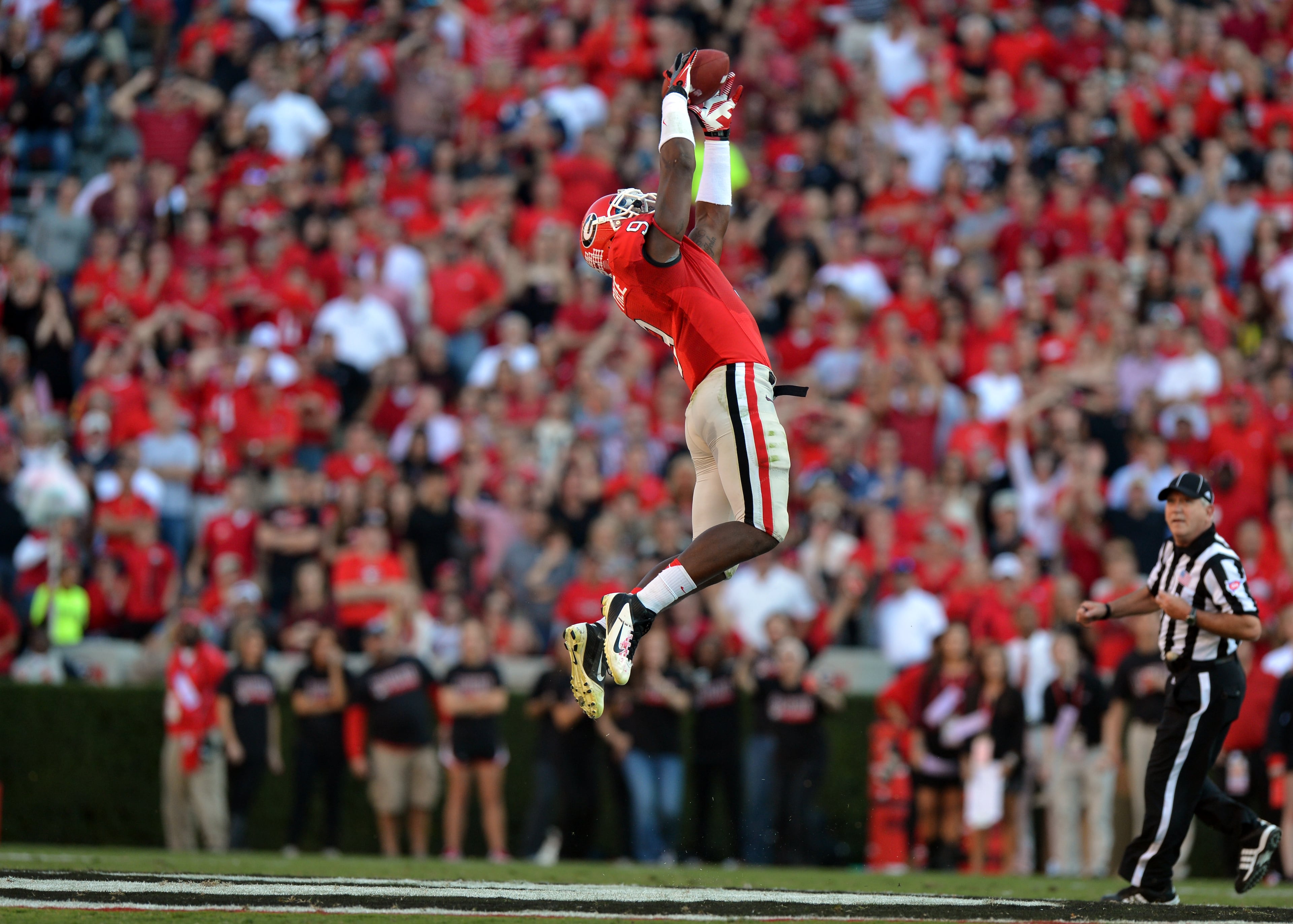 Georgia linebacker Alec Ogletree intercepts a pass against Mississippi in 2012 in Athens.